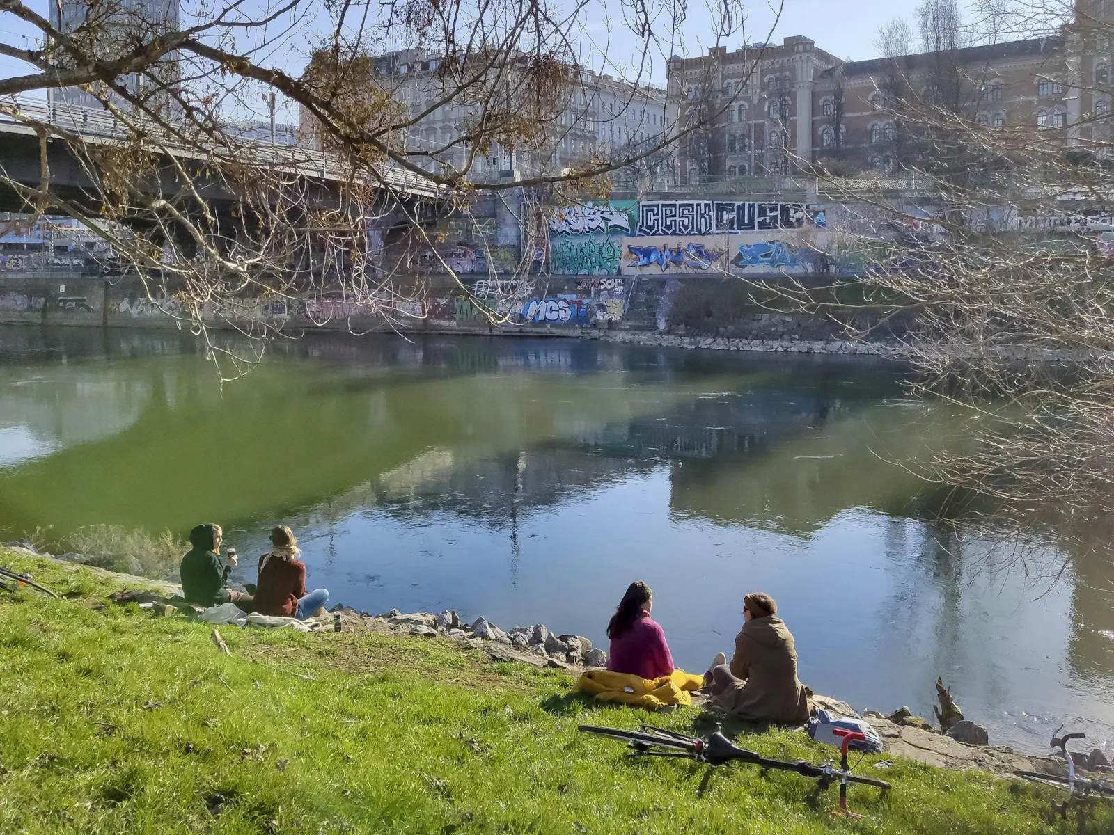DONAUKANAL - open space for creativity, to work out, for drinks or just to hang out in the sun | Donaukanal / Obere Donaustraße 45A, 1020 Wien