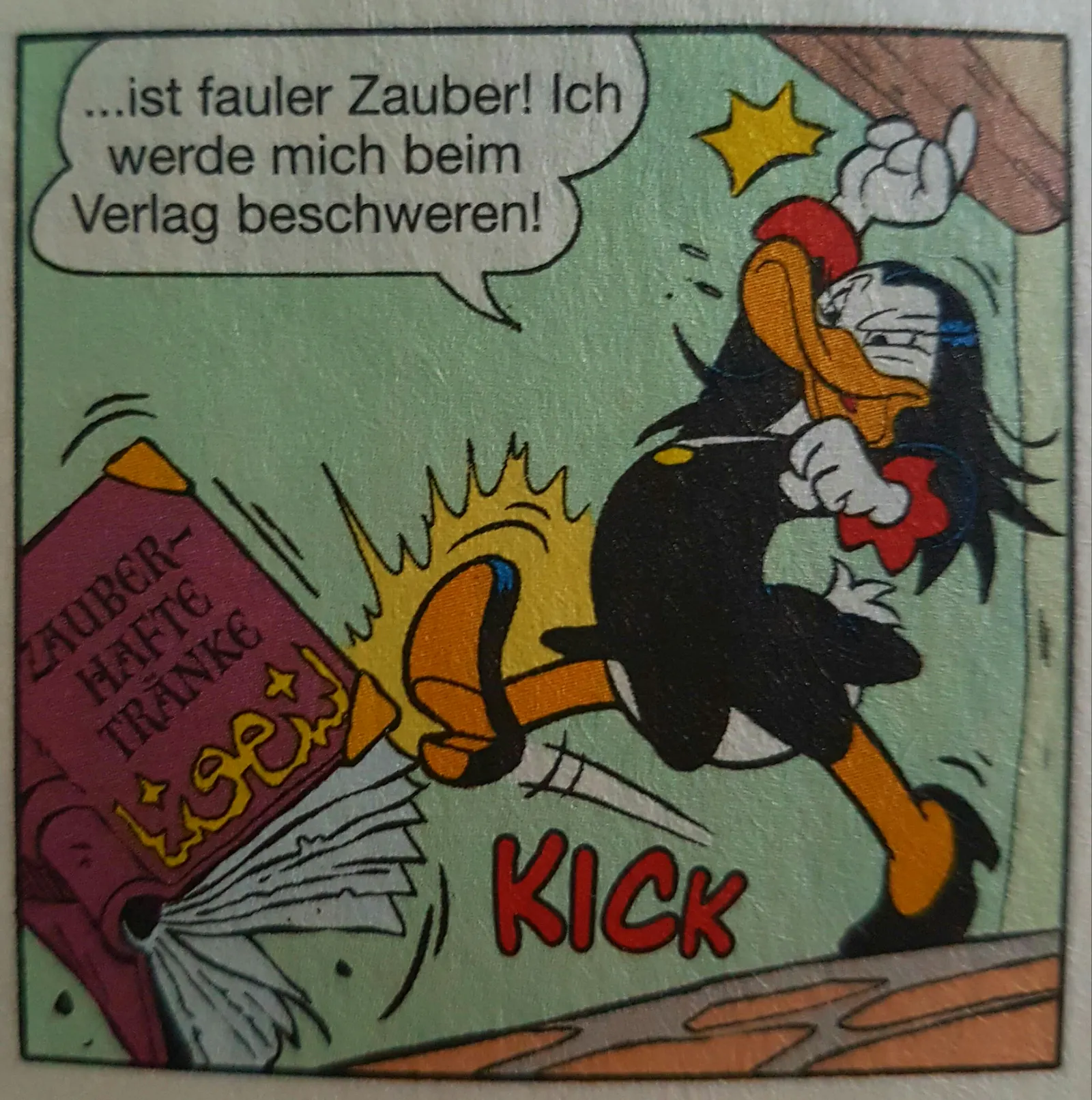 Comic: Gundel kickt ein Zauberbuch weg und droht, sich beim Verlag zu beschweren.