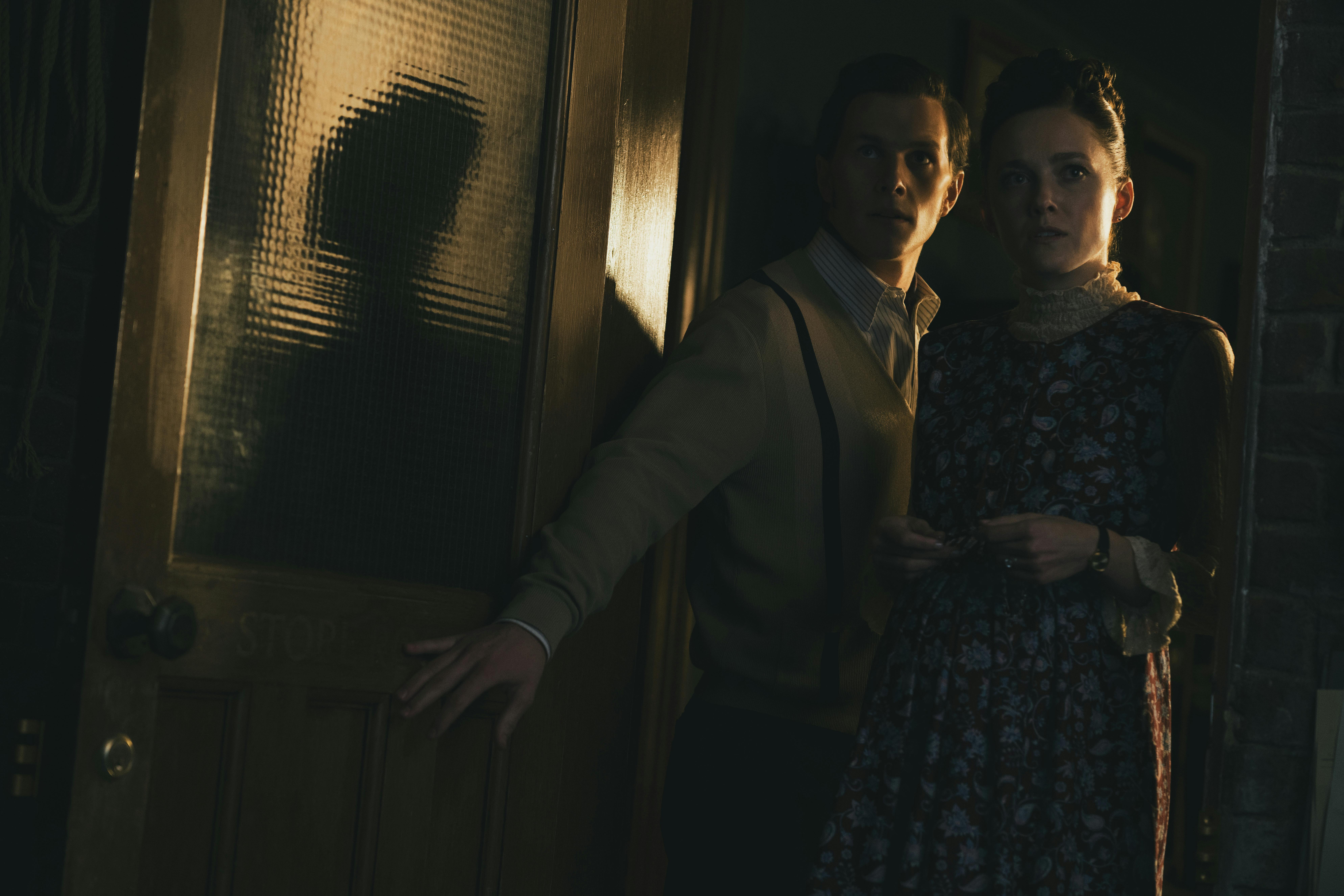 Die jungen Warrens // © 2025 Warner Bros. Entertainment Inc. All Rights Reserved.