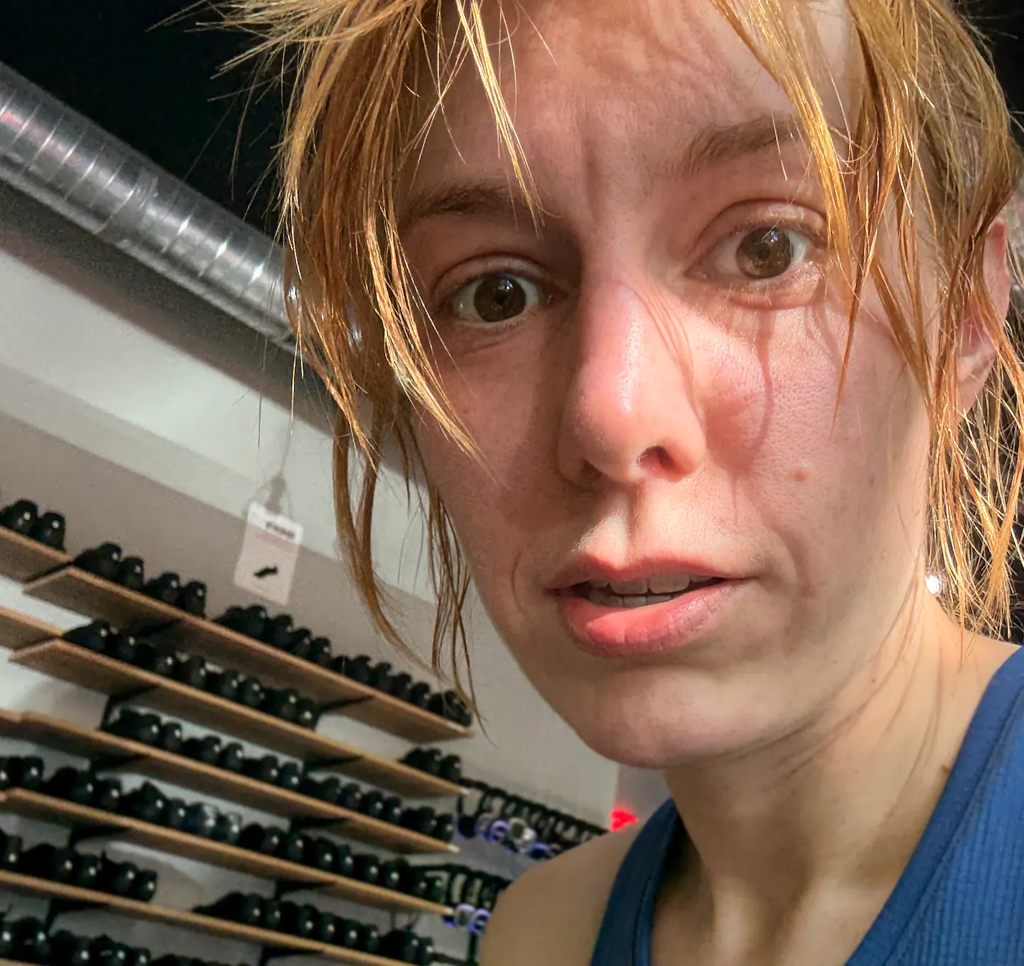 Verschwitztes Selfie mit geschocktem Blick nach meinem ersten Spinning-Kurs