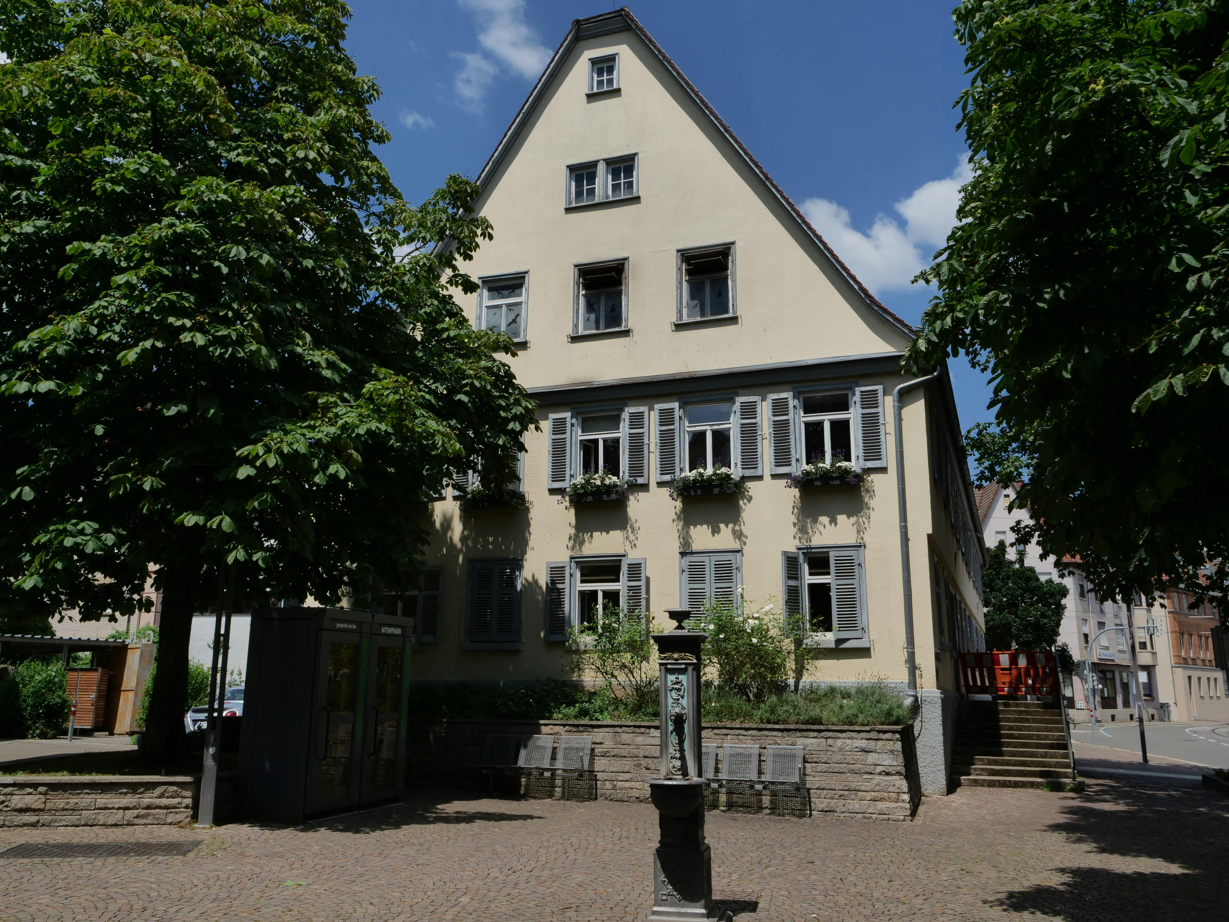 Elf Fotografien von Robert Bothner sind im Bezirksrathaus von Stuttgart-Wangen zu sehen. Foto: Jürgen Brand