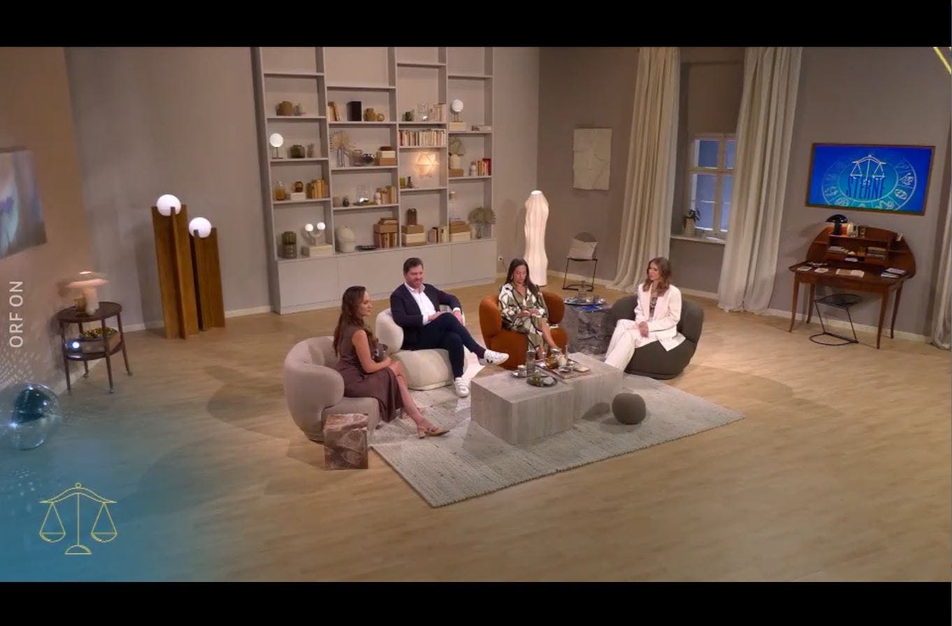 Screenshot "Blick in die Sterne - Die Astro Show: Waage", ORF, 28.9.2024