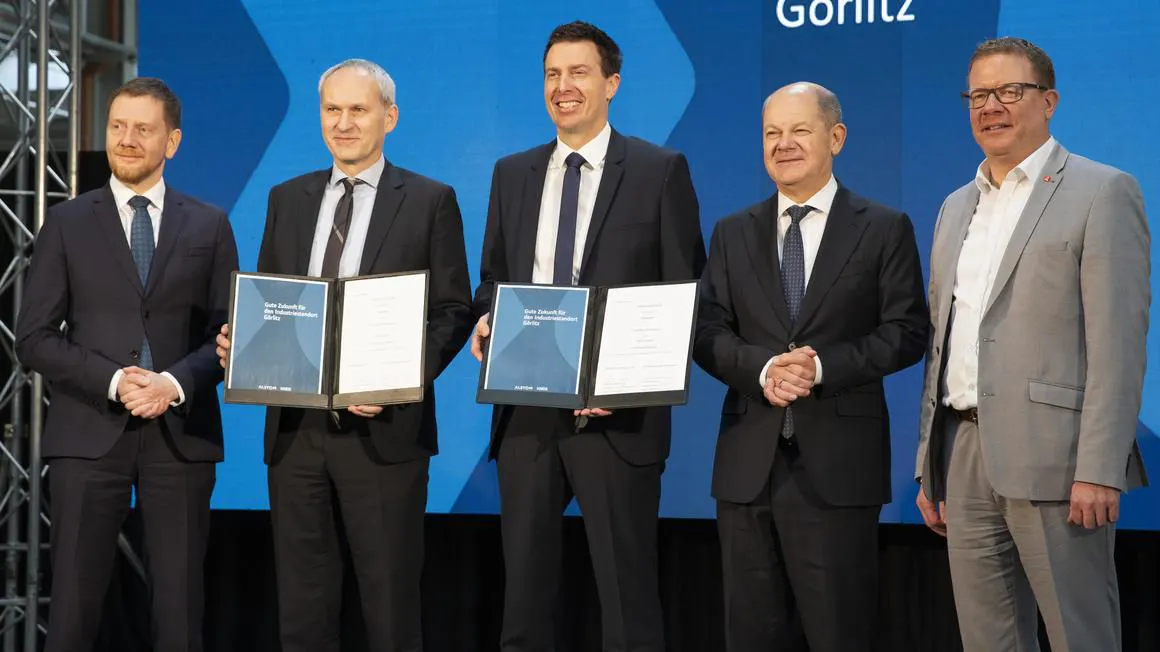 Präsentation der Rahmenvereinbarung zur Übernahme des Standorts Görlitz durch KNDS mit Bundeskanzler Olaf Scholz und dem sächsischen Ministerpräsidenten Michael Kretschmer. Foto: Alstom