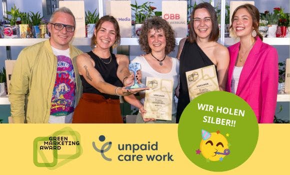 Das Team von Leads&Content und Franziska Büschelberger halten den Green Marketing Award in den Händen