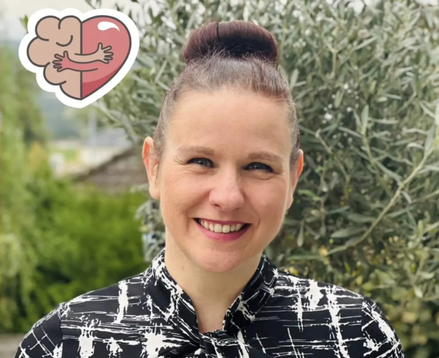 Rebeeca Lefèvre lächelt in die Kamera