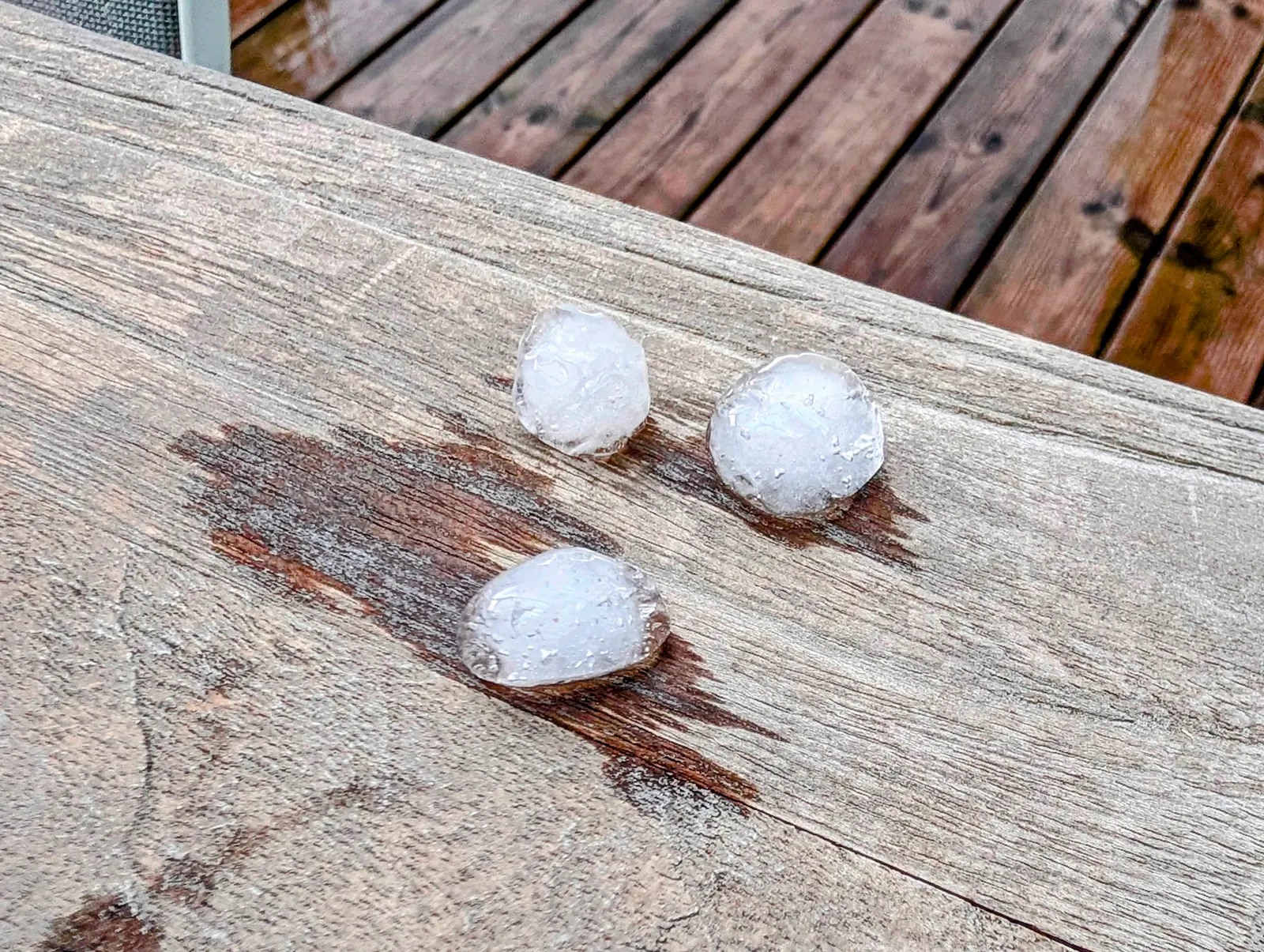 Große Hagelkörner in Gaisburg am Wochenende. Foto: Jürgen Brand