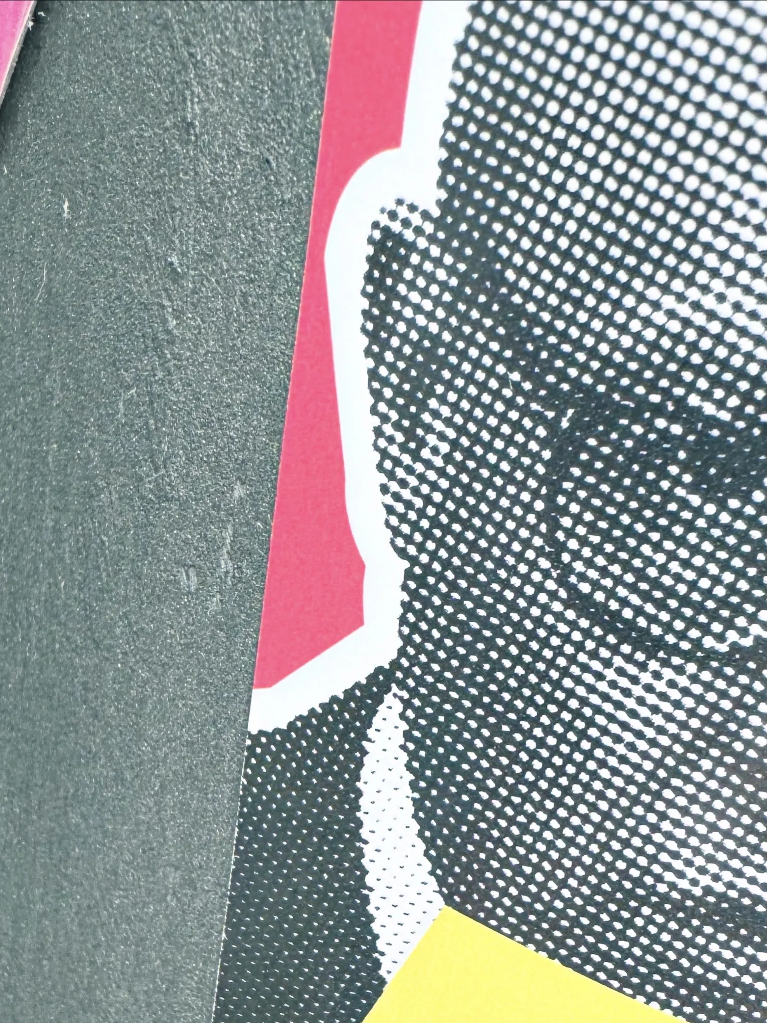 Ein Ausschnitt von einem Aufkleber mit Friedrich Merz drauf.