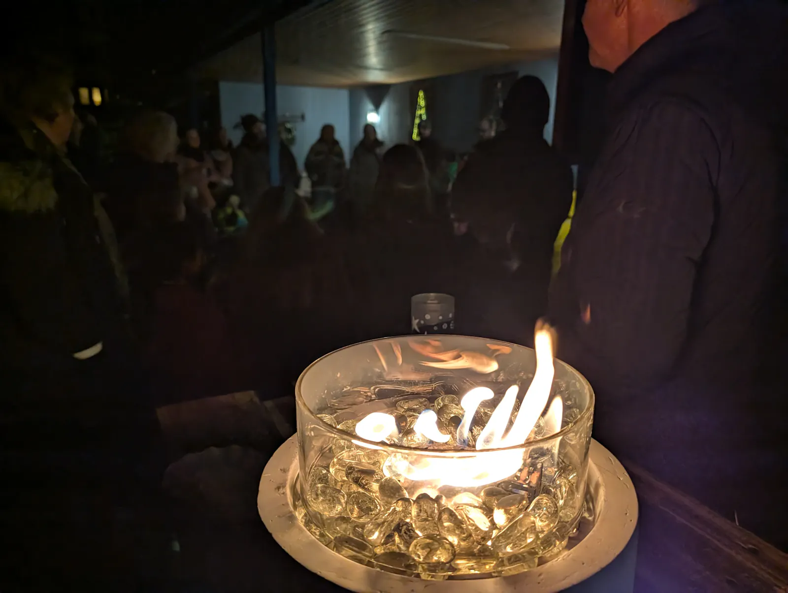 Weihnachtsfeier im Sanierungsgebiet Gaisburg im Klingenbach-Winterbiergarten am Donnerstagabend. Foto: Jürgen Brand