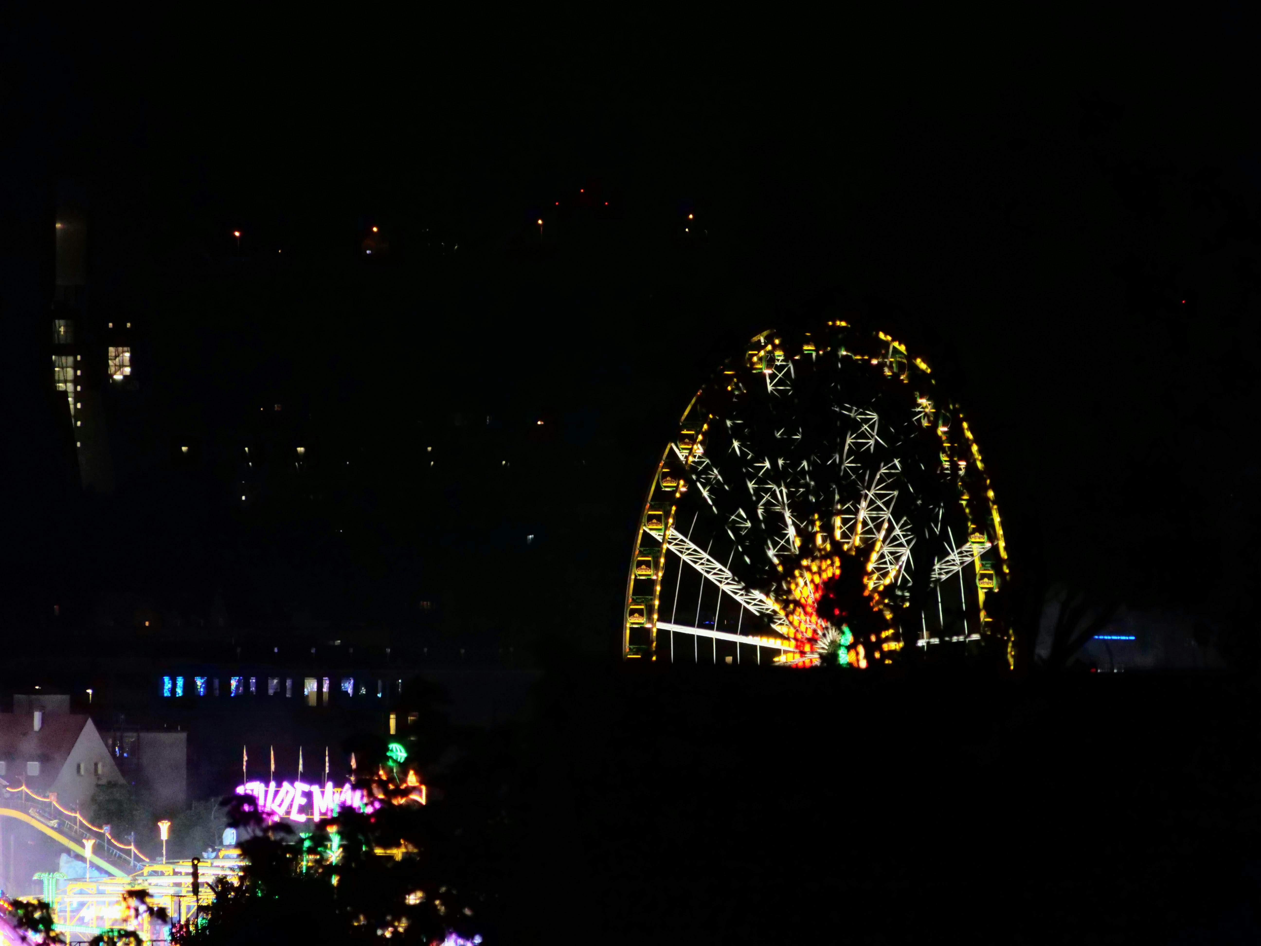 Stuttgarter Frühlingsfest bei Nacht. Foto: Jürgen Brand