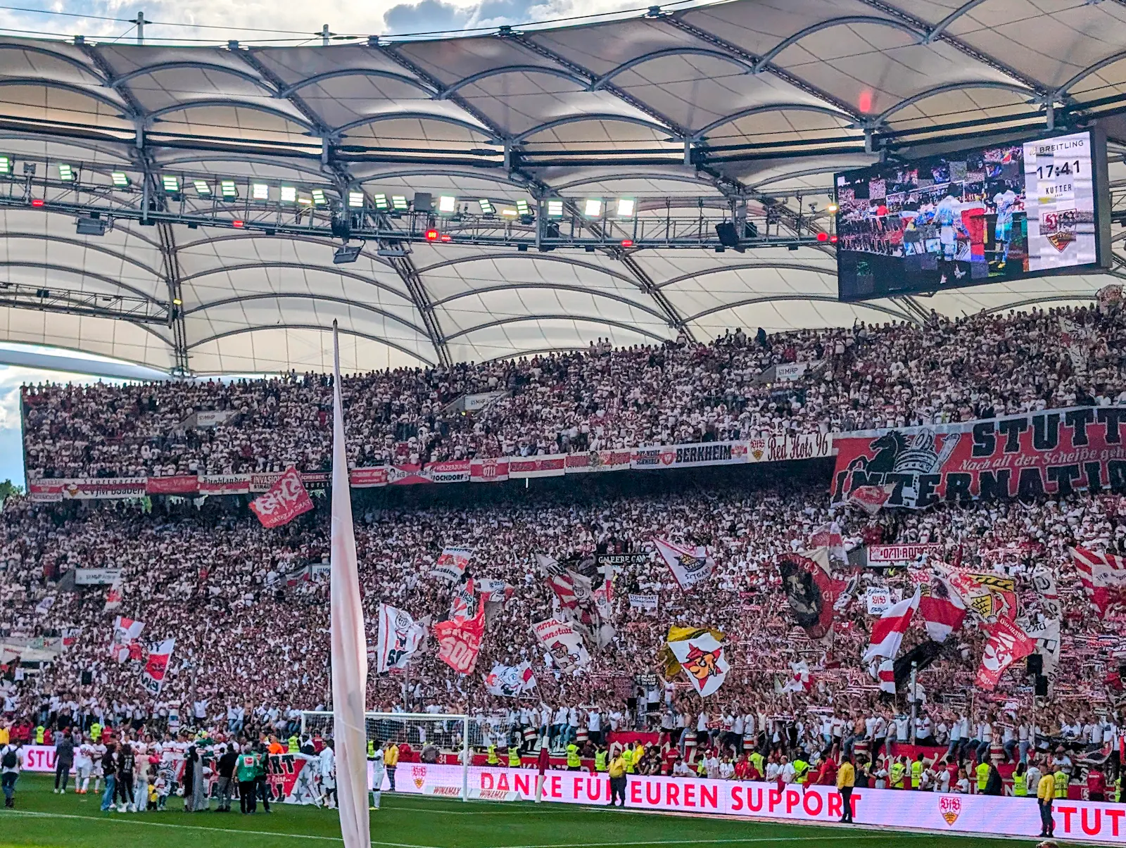 Saisonabschluss im Neckarstadion. Foto: Jürgen Brand