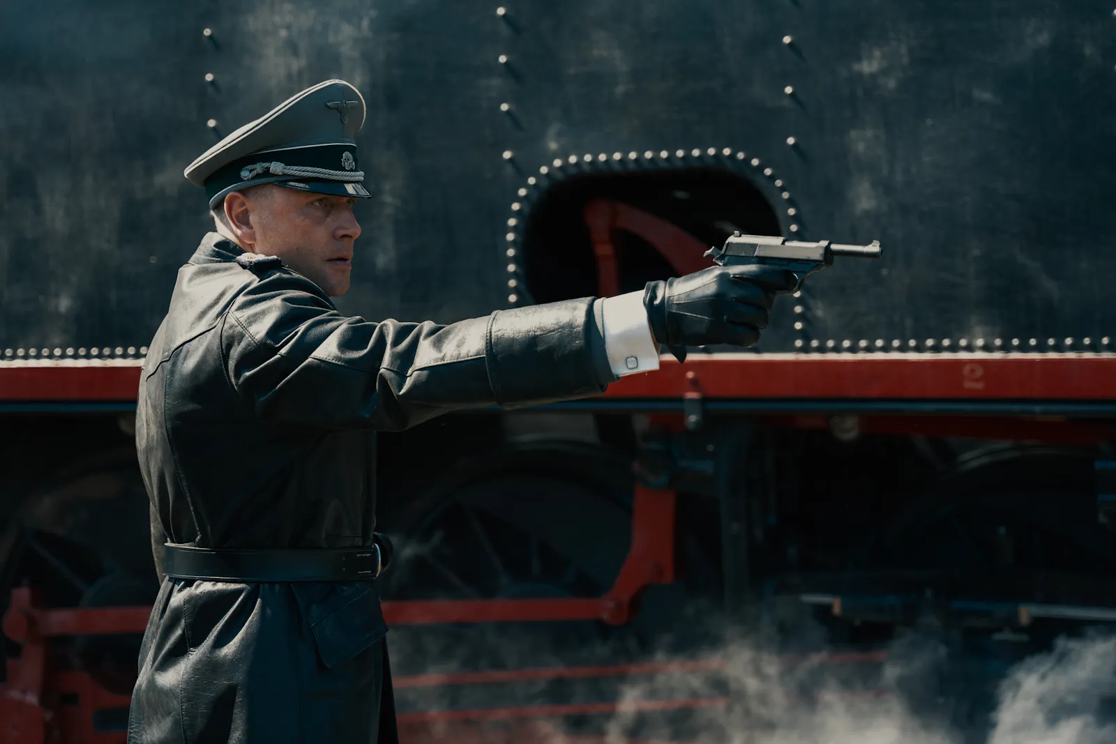 Alber Ziegler (Max Riemelt) kennt keine Gnade
Foto: Luca Zontini / © Busch Media Group