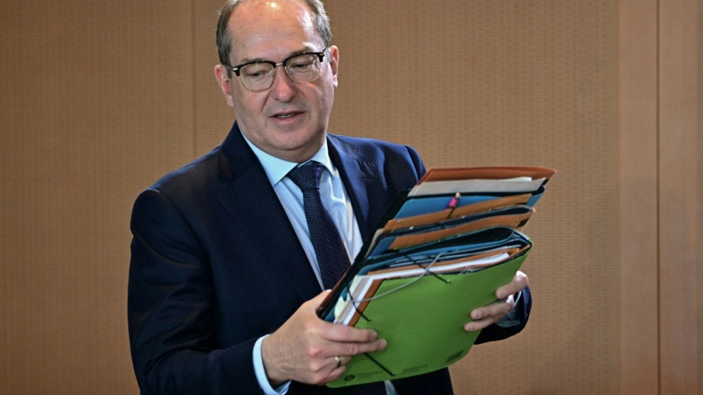 " Sellners »Remigration« oder »Mein Kampf?« " Welche rechtsradikale Lektüre landet wohl auf den Nachttisch des "technischen" Innenministers?