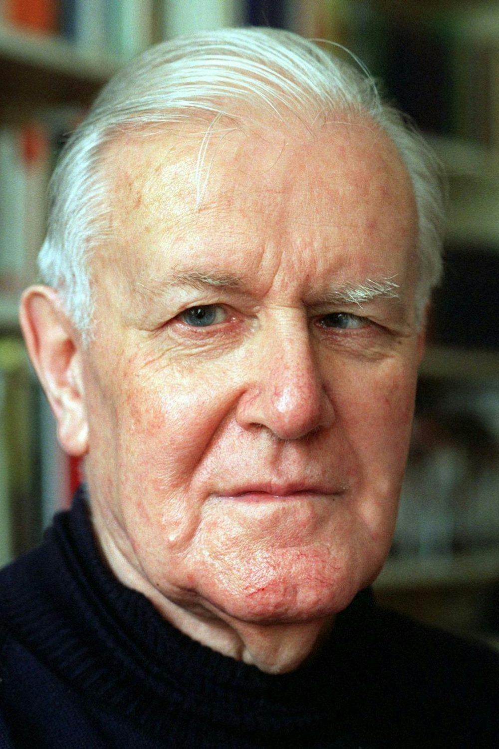 Armin Mohler (1920–2003) war ein Schweizer Publizist und politischer Denker, der als einer der zentralen Vermittler und Systematisierer der sogenannten "Konservativen Revolution" (die Dobrindt gerne zitiert) gilt, jenes antidemokratischen Ideenkomplexes der Weimarer Republik, den er in seiner einflussreichen Dissertation (1950) erstmals umfassend kartografierte. Mit dieser Kanonisierung schuf er eine intellektuelle Ressource, aus der die entstehende Neue Rechte in Deutschland und Frankreich seit den 1970ern schöpfte. Mohler verharmloste den Faschismus systematisch: Er trennte ihn analytisch vom Nationalsozialismus, stilisierte ihn zum vitalistischen, antimarxistischen Ordnungsexperiment und lehnte moralische Verurteilungen als "Bewältigungsideologie" ab. In rechtsextremen und neurechten (und anscheinend auch "bürgerlich konservativen") Kreisen gilt er bis heute als Stichwortgeber und Legitimationsfigur, weil er rechtsradikales Denken in akademische Sprache übersetzte und salonfähig machte. Sein Werk funktioniert so als Brücke zwischen historischem Faschismus und zeitgenössischer intellektueller Rechter. Weniger als offene Propaganda, sondern als ideologische Infrastruktur.