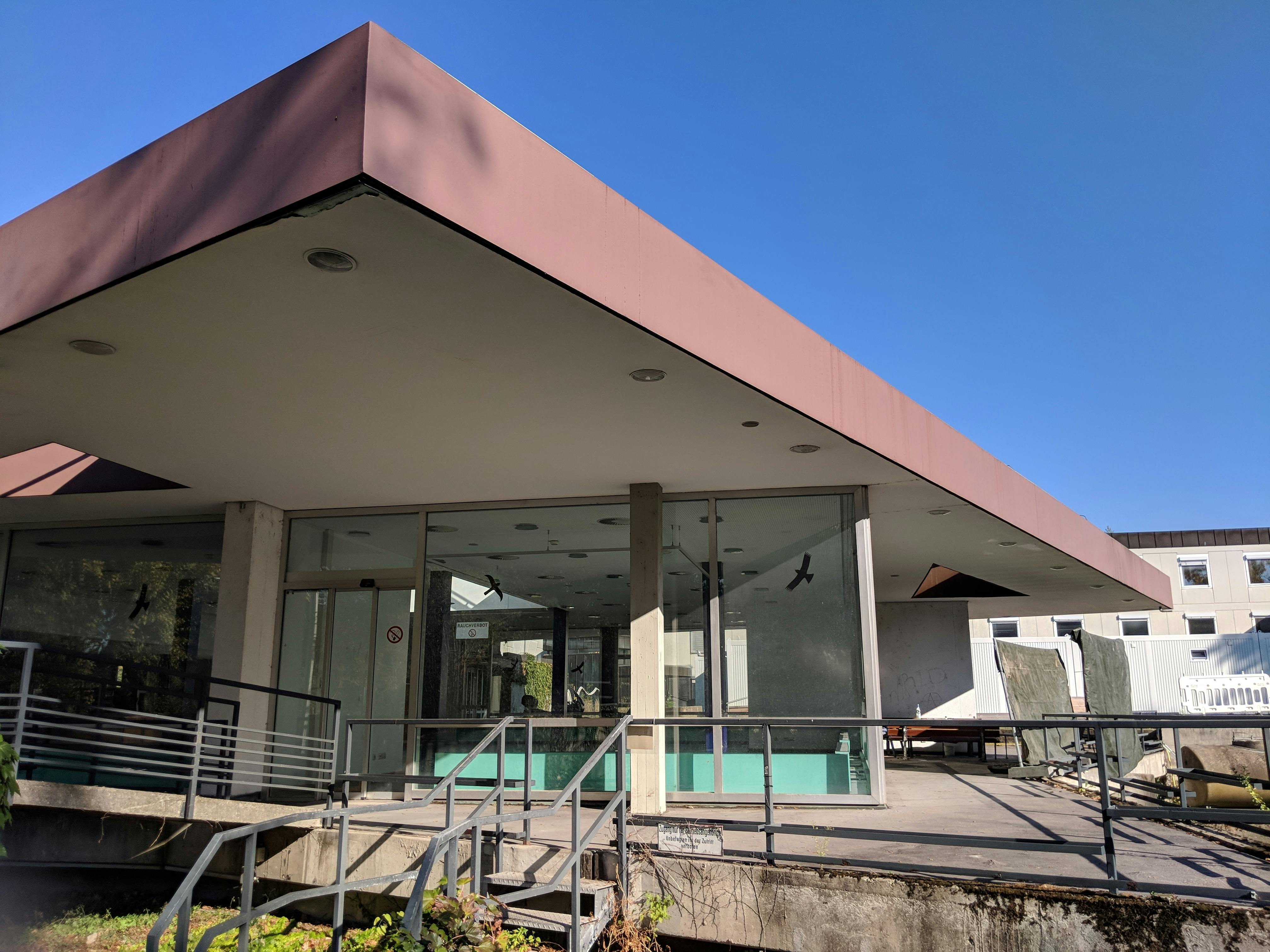 Auch die auffällige Cafeteria der ehemaligen Fernsehstudios ist abgerissen worden. Eine Initiative, sie als Info-Pavillon zu erhalten, scheiterte. Foto: Jürgen Brand