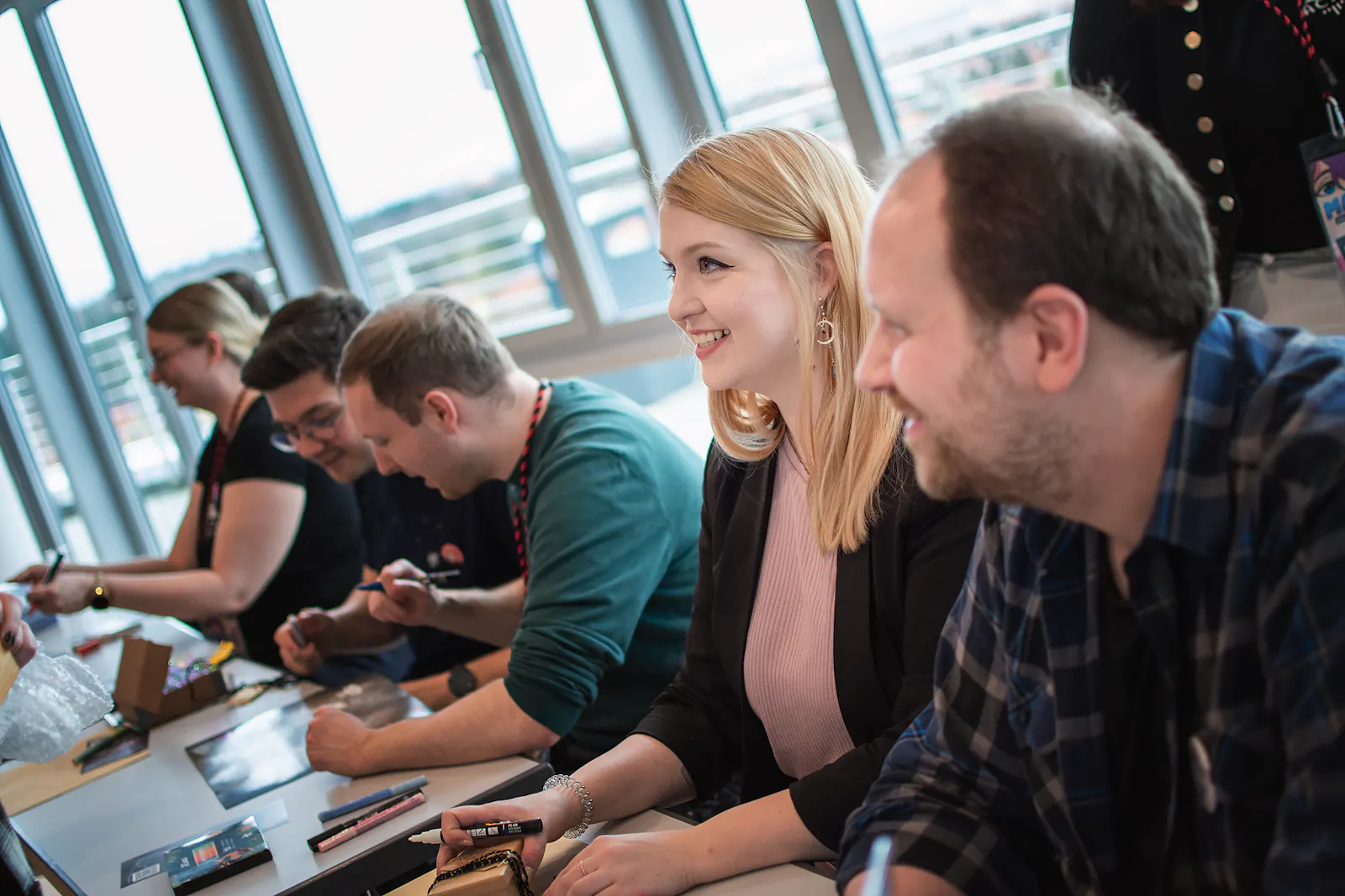 Alex, Rieke, Kelly und Patze geben Autogramme auf der MAG-C