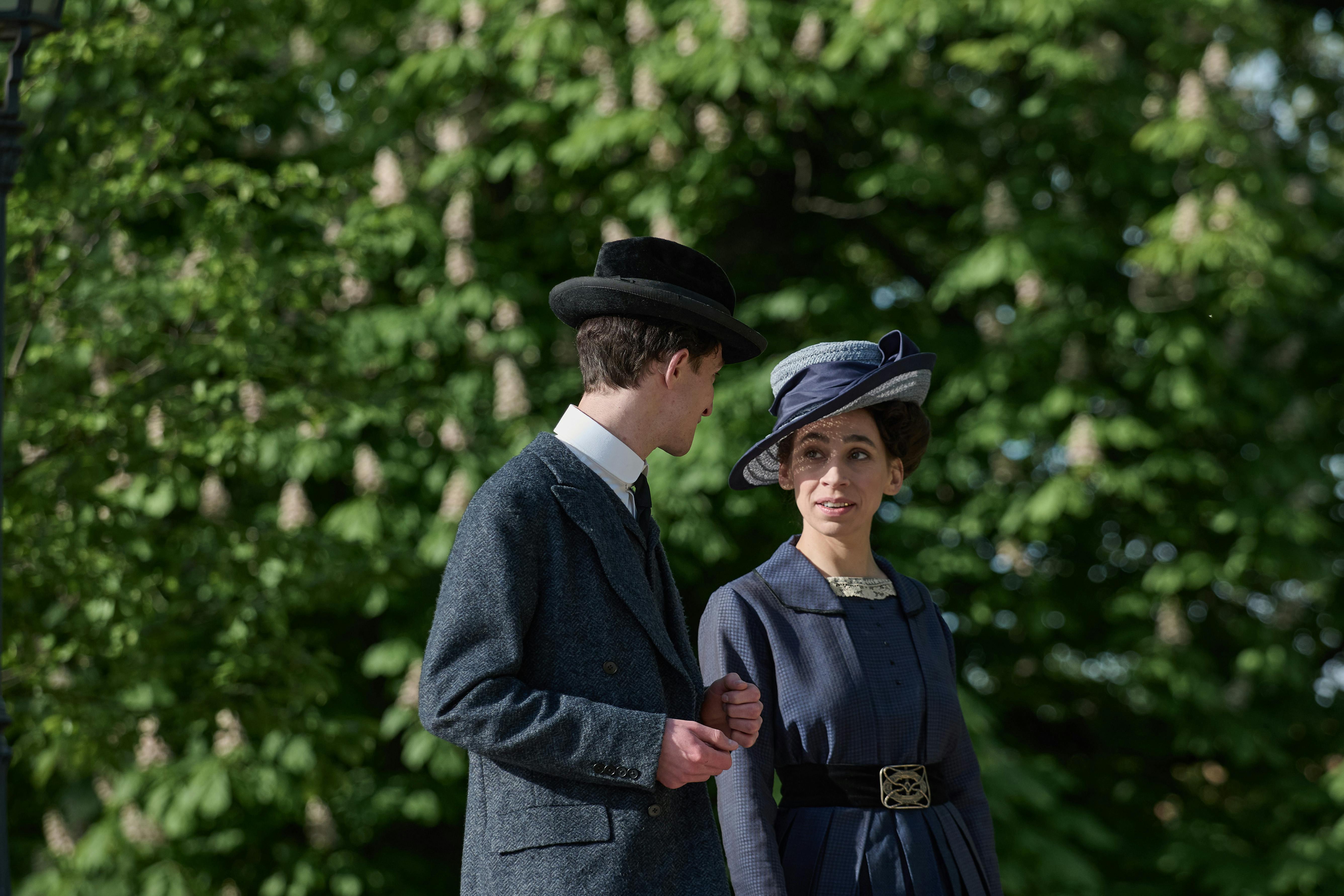 Idan Weiss als Franz Kafka, Carol Schuler als Felice Bauer // @ Marlene Film Production, X Verleih AG