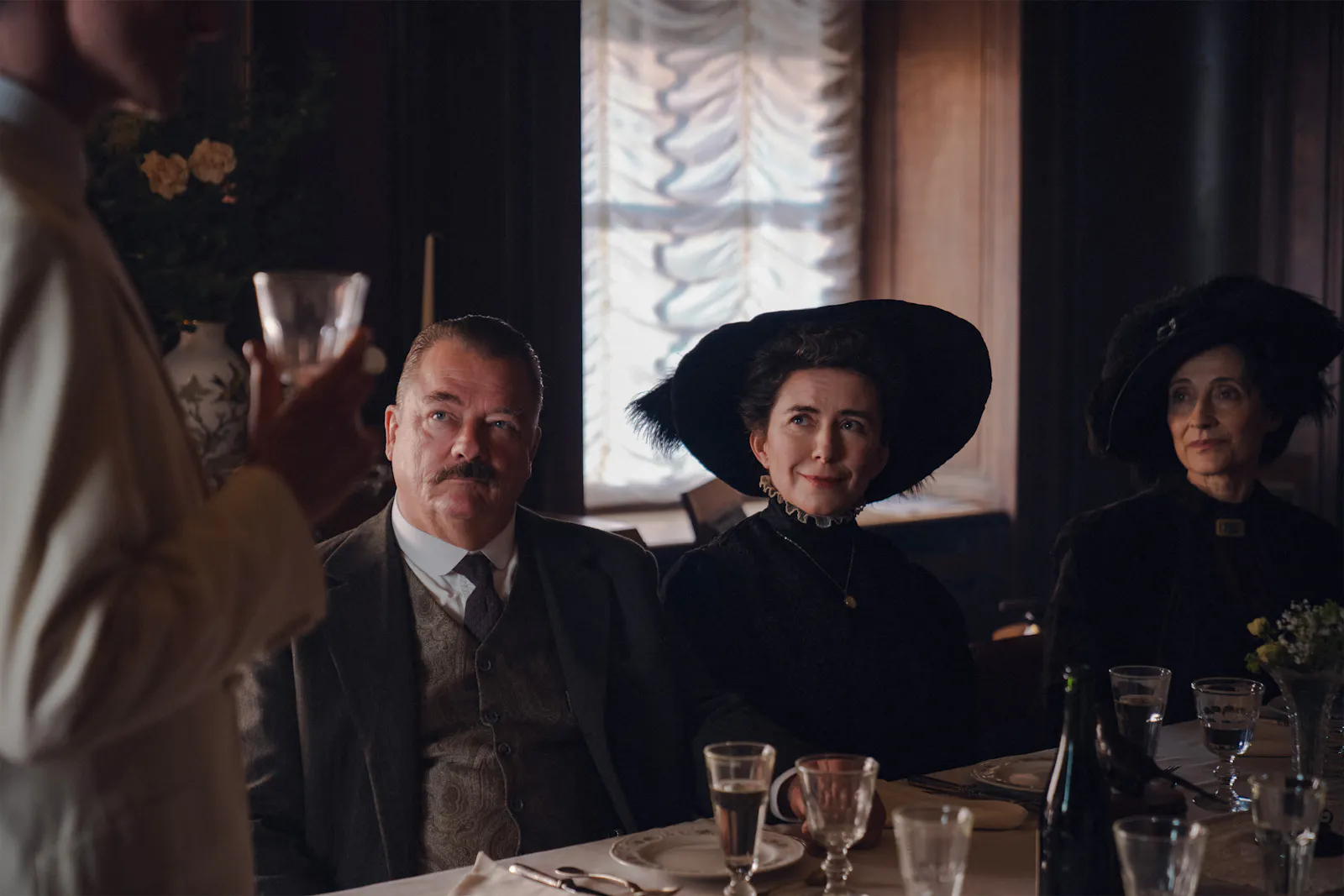 Peter Kurth als Hermann Kafka, Sandra Korzeniak als Julia Kafka // @ Marlene Film Production, X Verleih AG