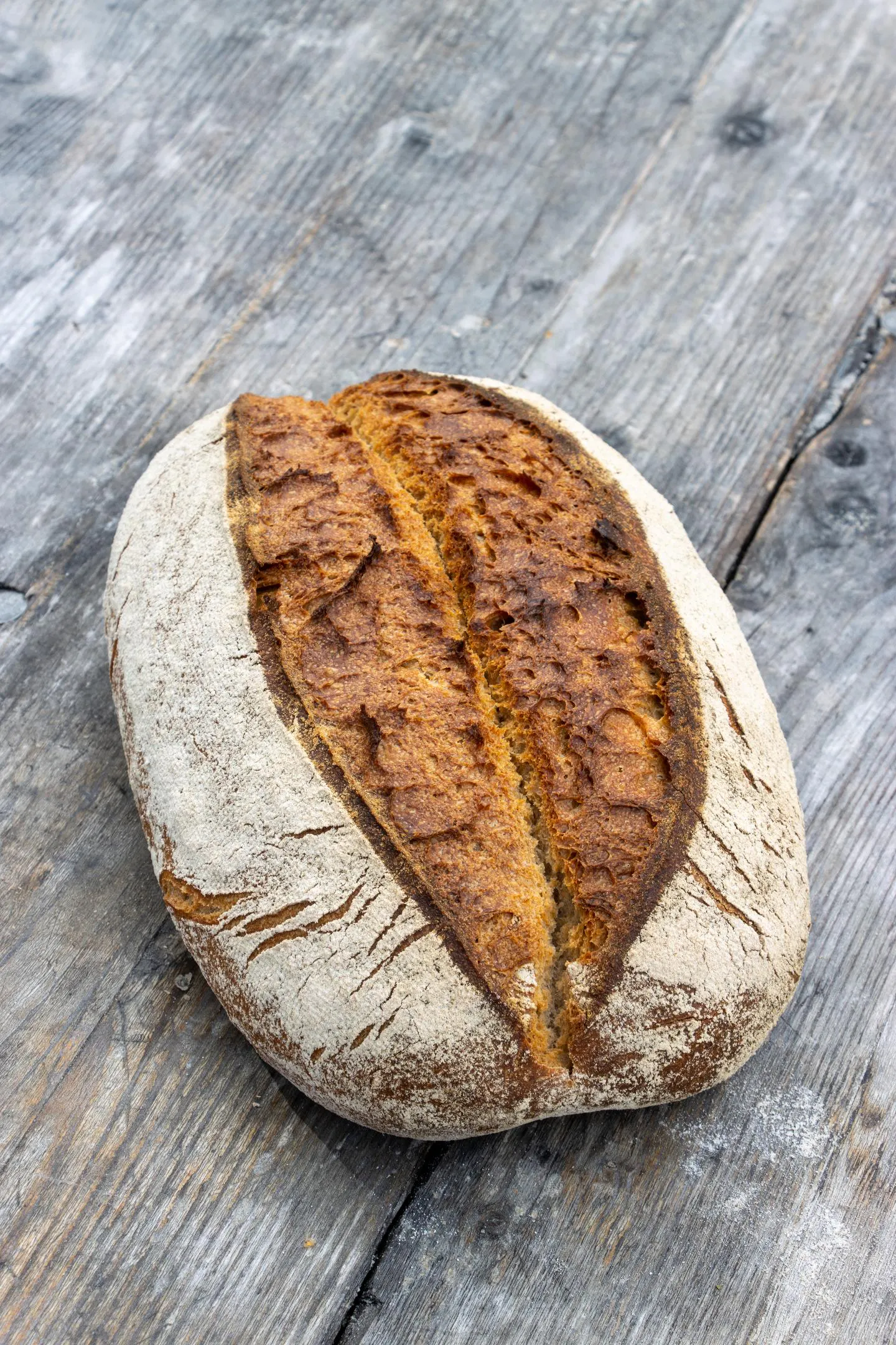 Ein wunderbares Dinkelmischbrot, dessen "Verkehrsbezeichnung" all die Aromen und Hintergründe nicht verrät.