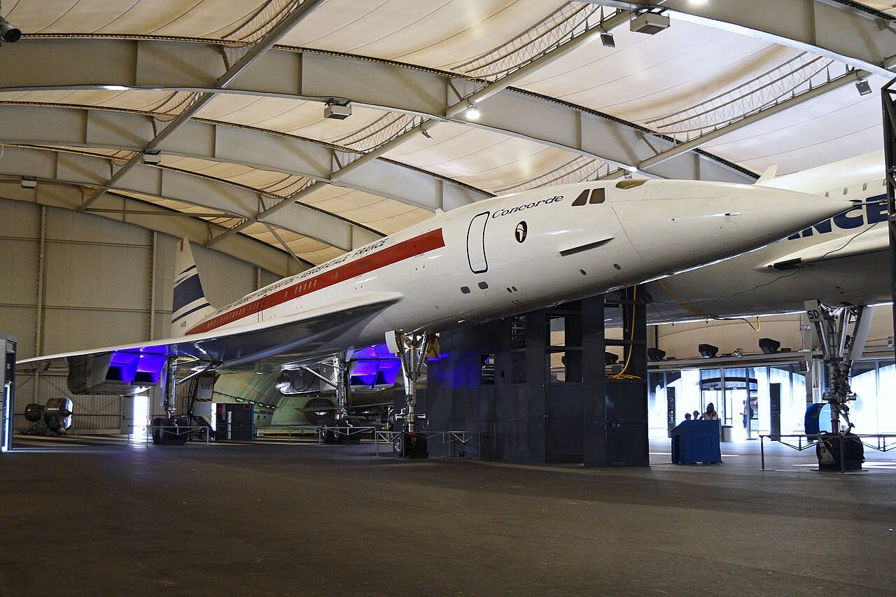 Concorde 001 (mit Logo des Finsternisflugs), Bild: Alan Wilson from Peterborough, Cambs, UK, CC-BY-SA 2.0