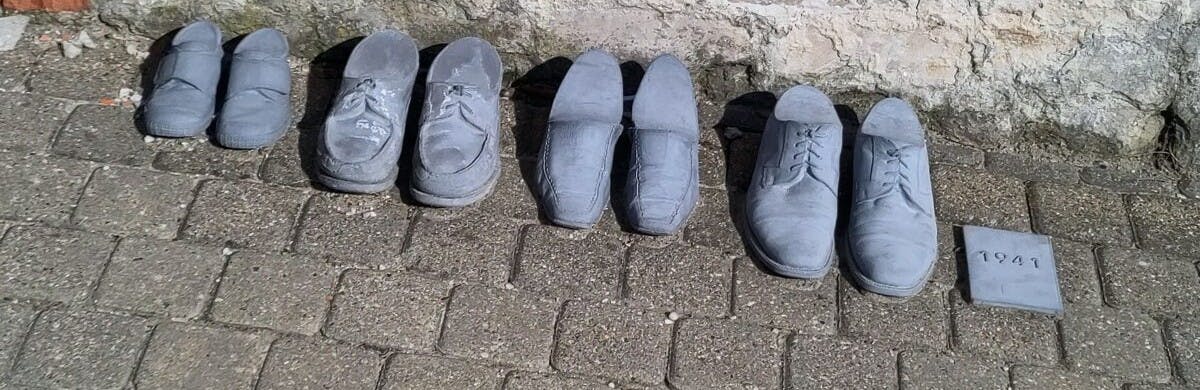Denkmal: Schuhe von Letten, die 1941 deportiert wurden