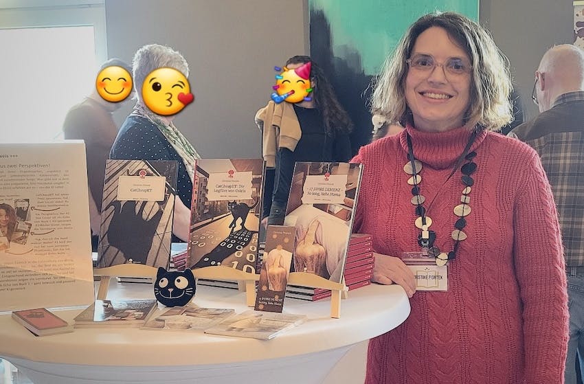 Christine Piontek mit ihren Büchern "CatCheapET", "CatCheapET: Die Logfiles von Osiris" und "17 Jahre Demenz – So long, liebe Mama" bei der Buchbegegnung auf der ersten Buchmesse Niederrhein