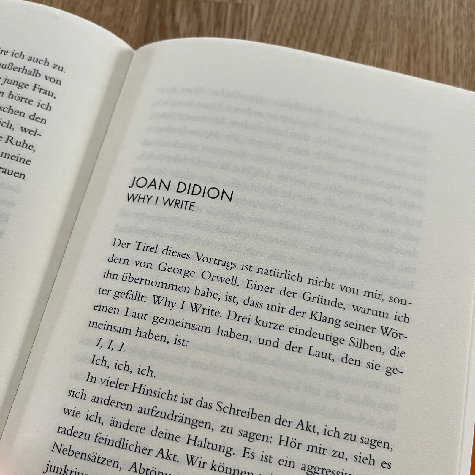 Aufgeschlagene Seiten, Blick ins Buch: Man sieht die Überschrift des Essays "Why I Write" von Joan Didion.