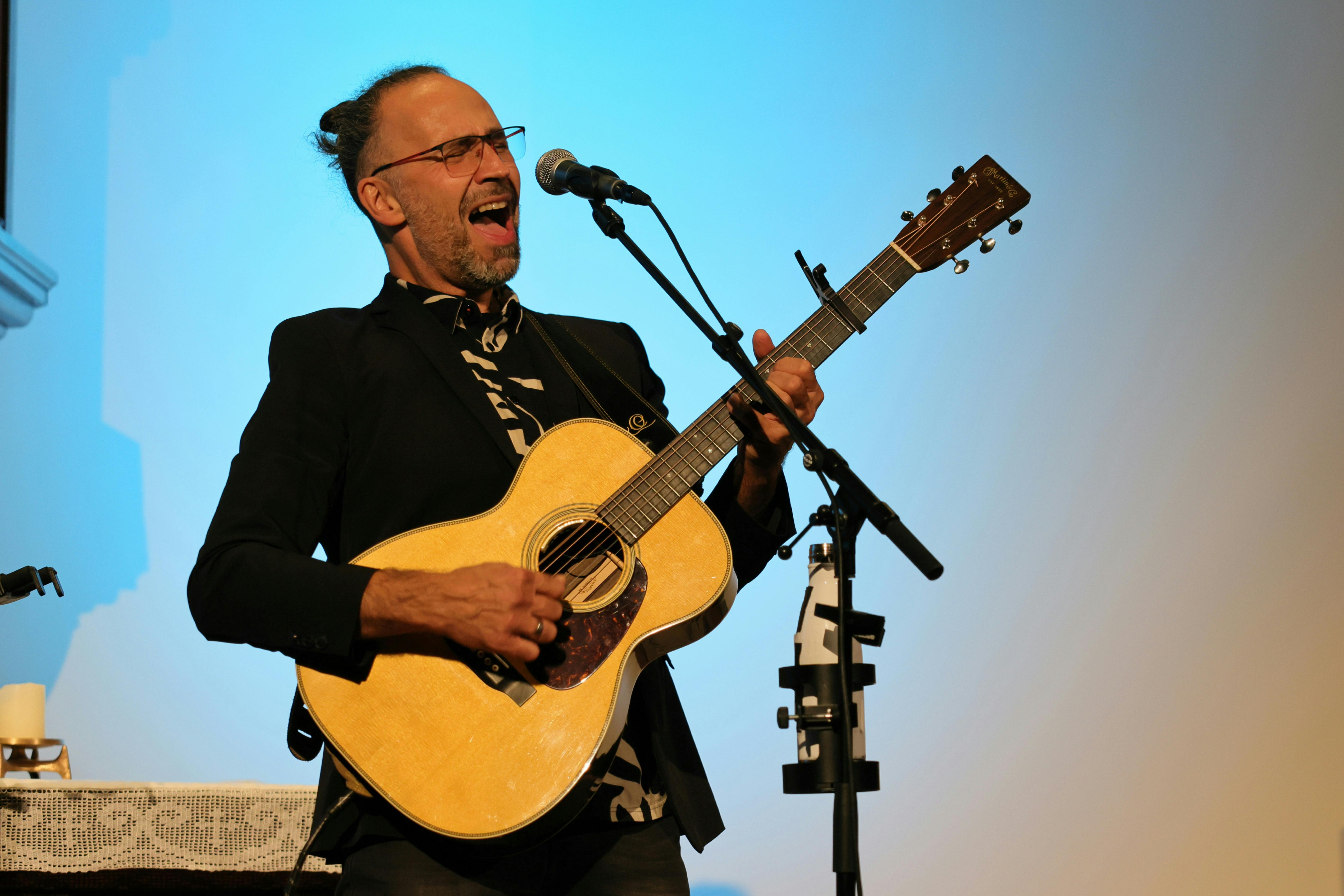 Eddi Hüneke / Gitarre / Bühne / Konzert