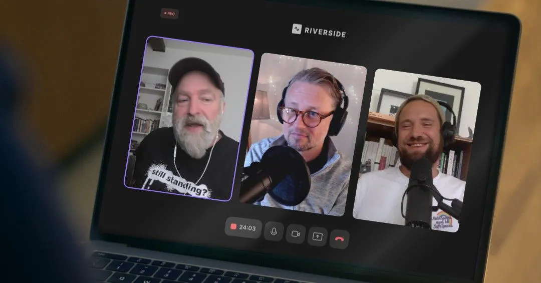 Das ist ein Screenshot von der letzten Aufnahmesession von Hossa Talk. Jay, Marco und ich sitzen vor unseren Mikrofonen und gucken gerade sehr entspannt.