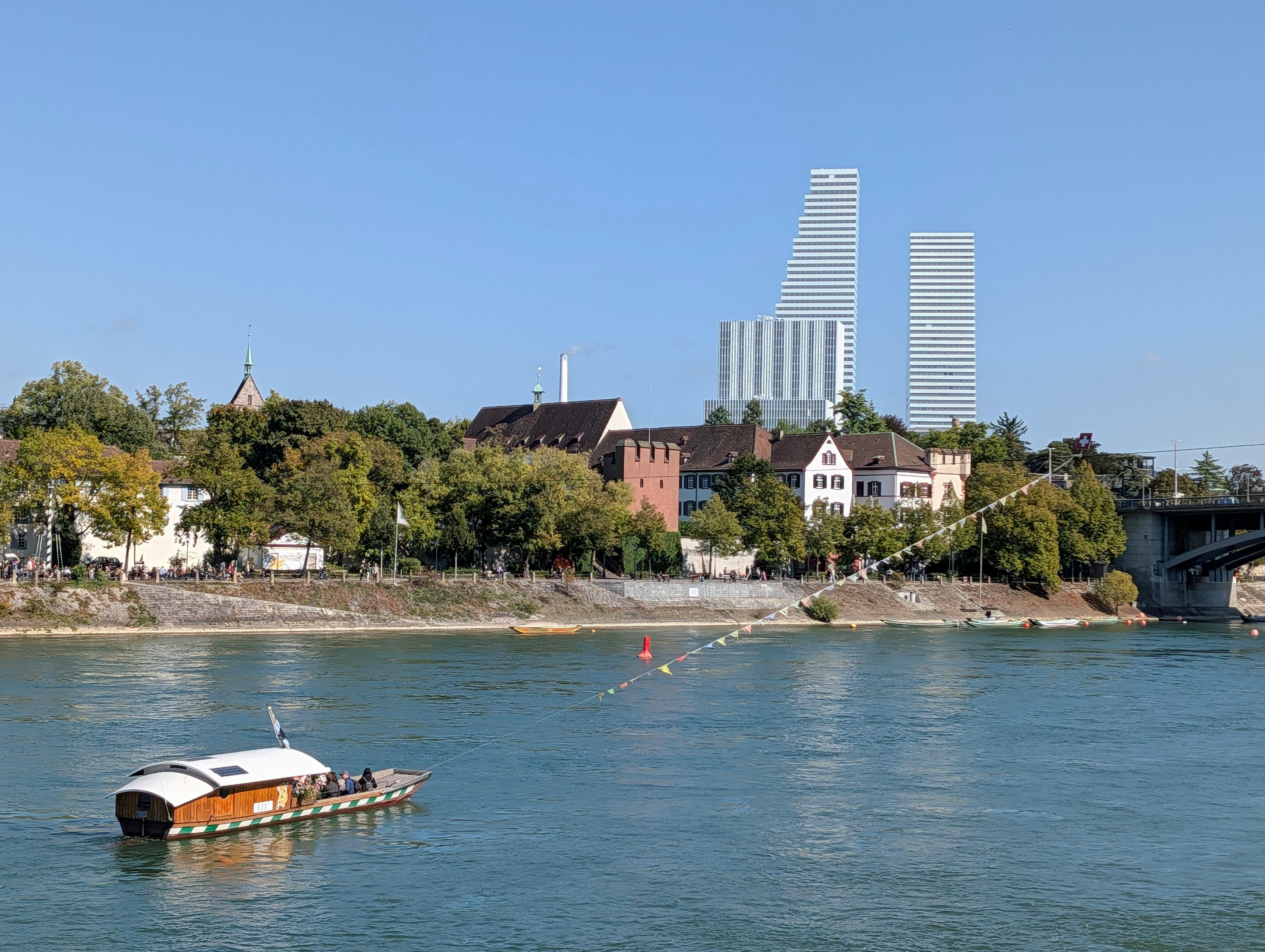 Die Strömungsfähren über den Rhein sind eine der vielen Attraktionen von Basel. Foto: Jürgen Brand