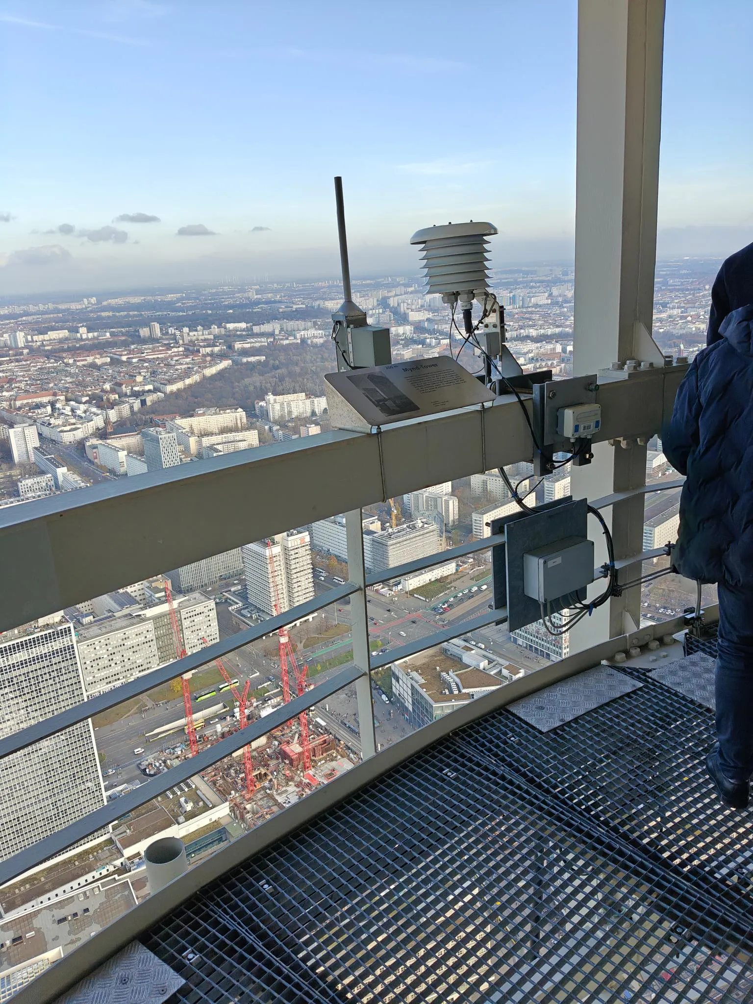 Wartungsplattform des Berliner Fernsehturms auf 246 Metern Höhe
