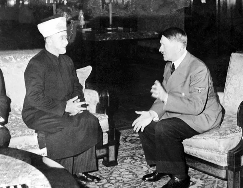 Husseini mit Hitler im Gespräch.