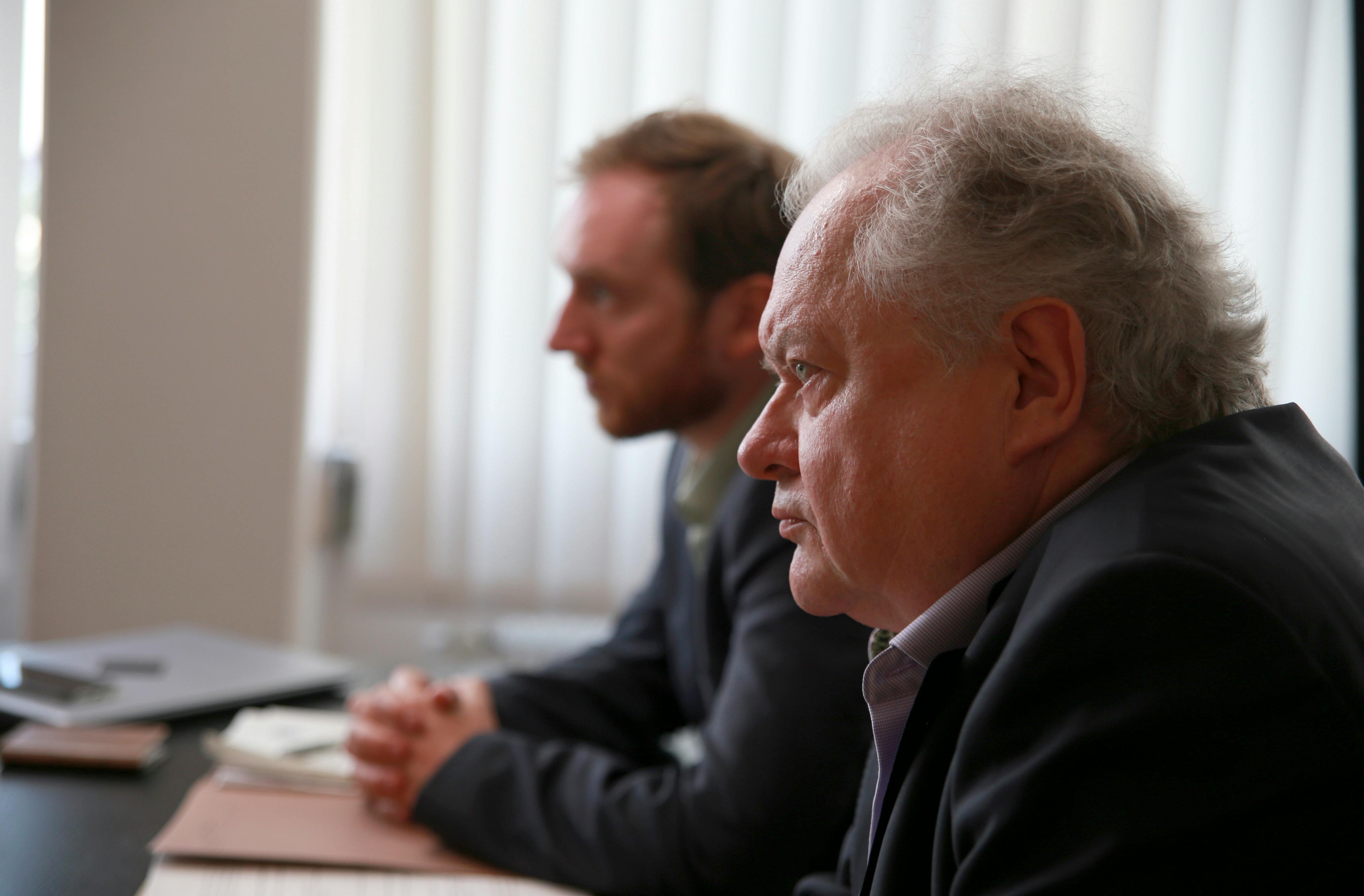 Steifer Staatsanwalt Froese (Wolf Danny Homann) und lätschiger LKA-Präsident (Heinz Rudolf Kunze, re.) // © HR/Senator Film/Dietrich Brüggemann