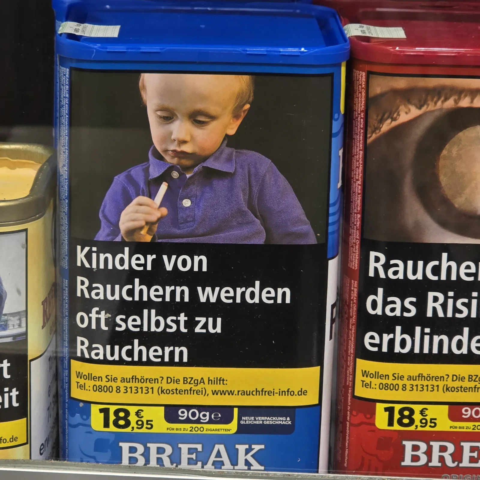 Raucheraufklärung mit Kleinkind, das Zigarette hält und aussieht wie Putin.