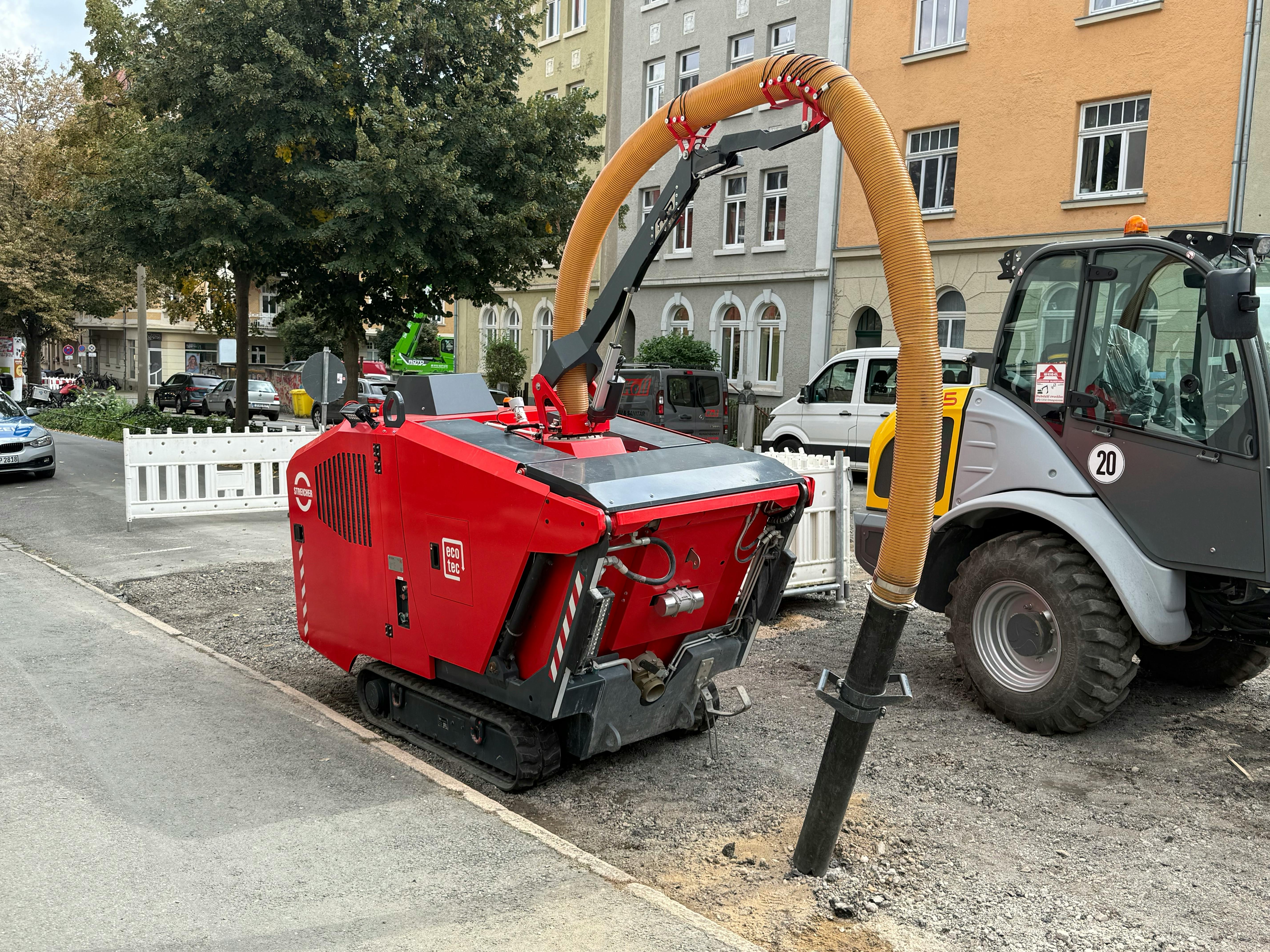 Saugraupe Modell Streicher-Ecotec VC70 steht in einer Straßenbaustelle