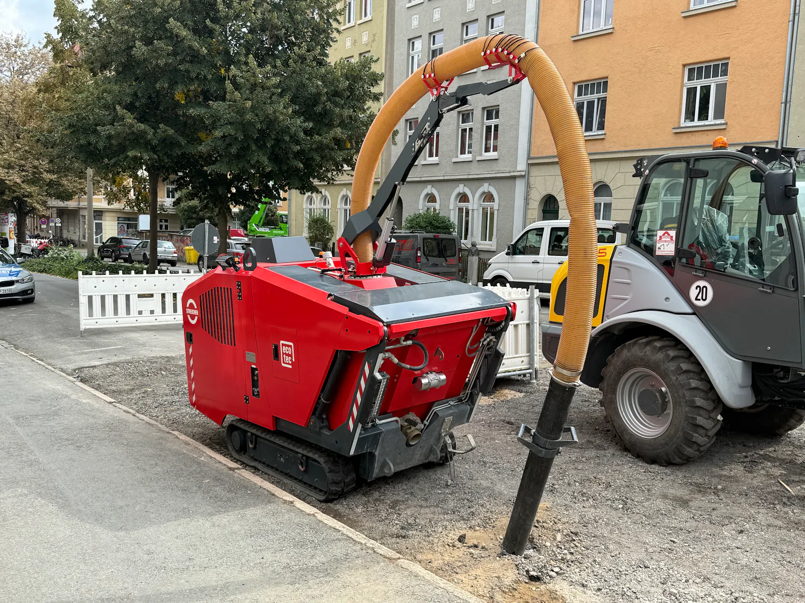Saugraupe Modell Streicher-Ecotec VC70 steht in einer Straßenbaustelle