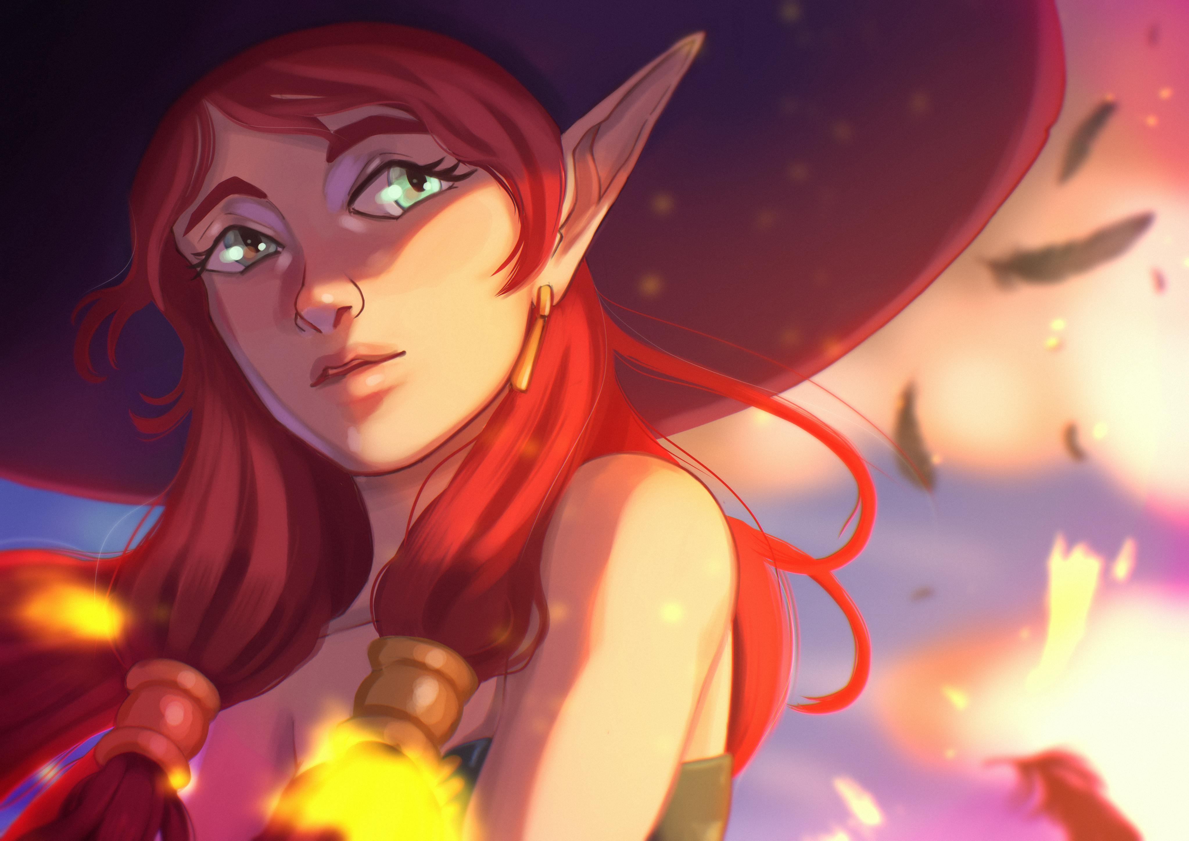 Illustration von Elaynie. Sie trägt einen breitkrempigen Hexenhut und goldene Schmuckelemente, ihr Blick ist ruhig und nachdenklich. Warmes, goldenes Licht und schwebende Funken umgeben sie, im Hintergrund ein farbiger Himmel bei Sonnenuntergang.