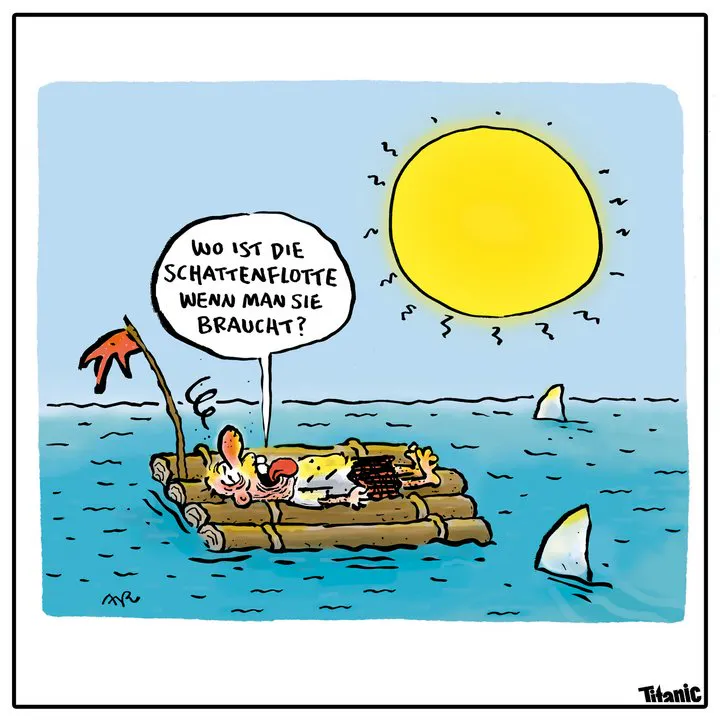 Gezeichneter Cartoon: Ein Schiffbrüchiger liegt auf einem Floß, seine Zunge hängt ihm aus dem Mund, er keucht. Haie umkreisen ihn. Die Sonne brennt vom Himmel herab. Der Schiffbrüchige sagt: »Wo ist die Schattenflotte, wenn man sie braucht?«