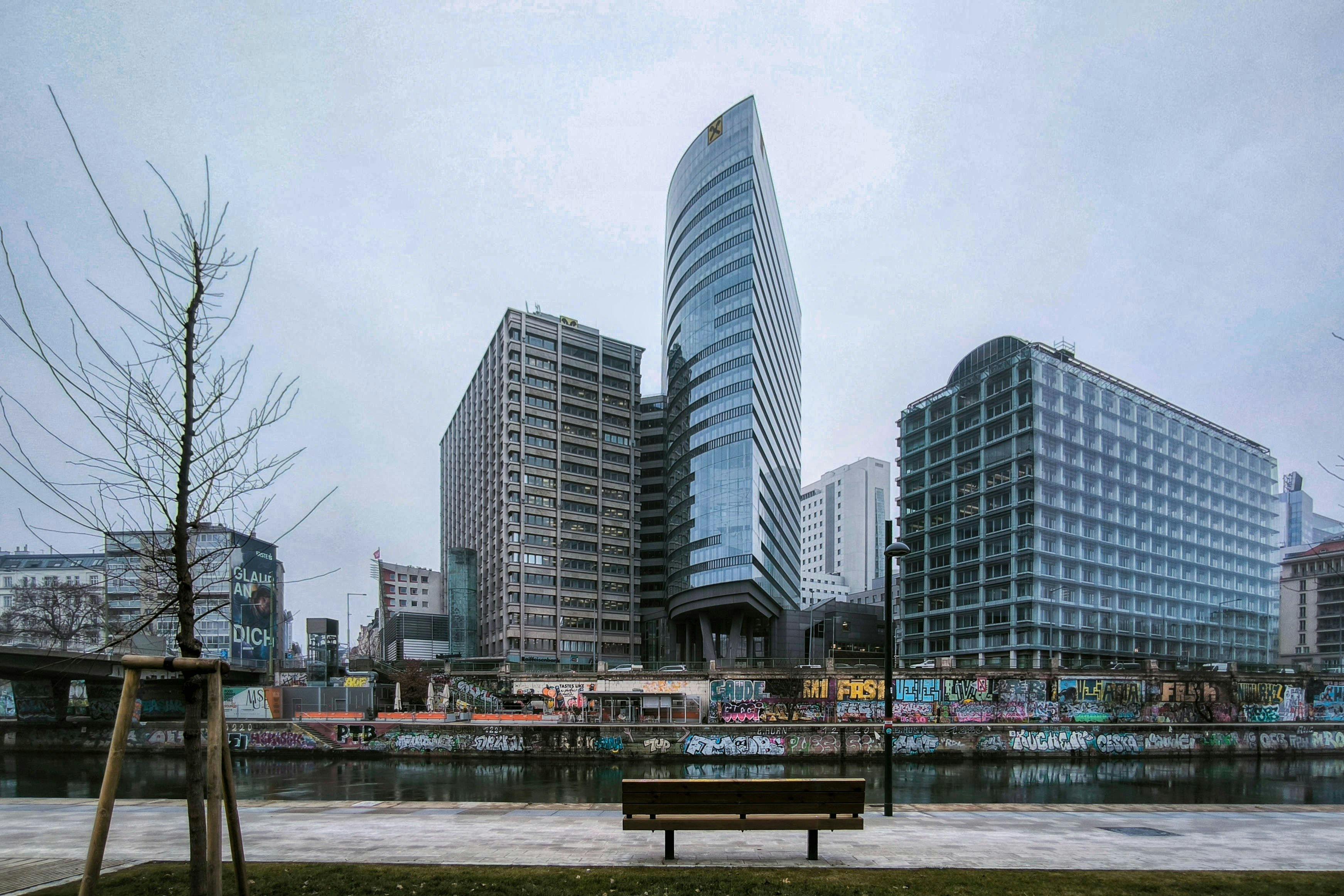 Raiffeisen-Gebäude am Donaukanal