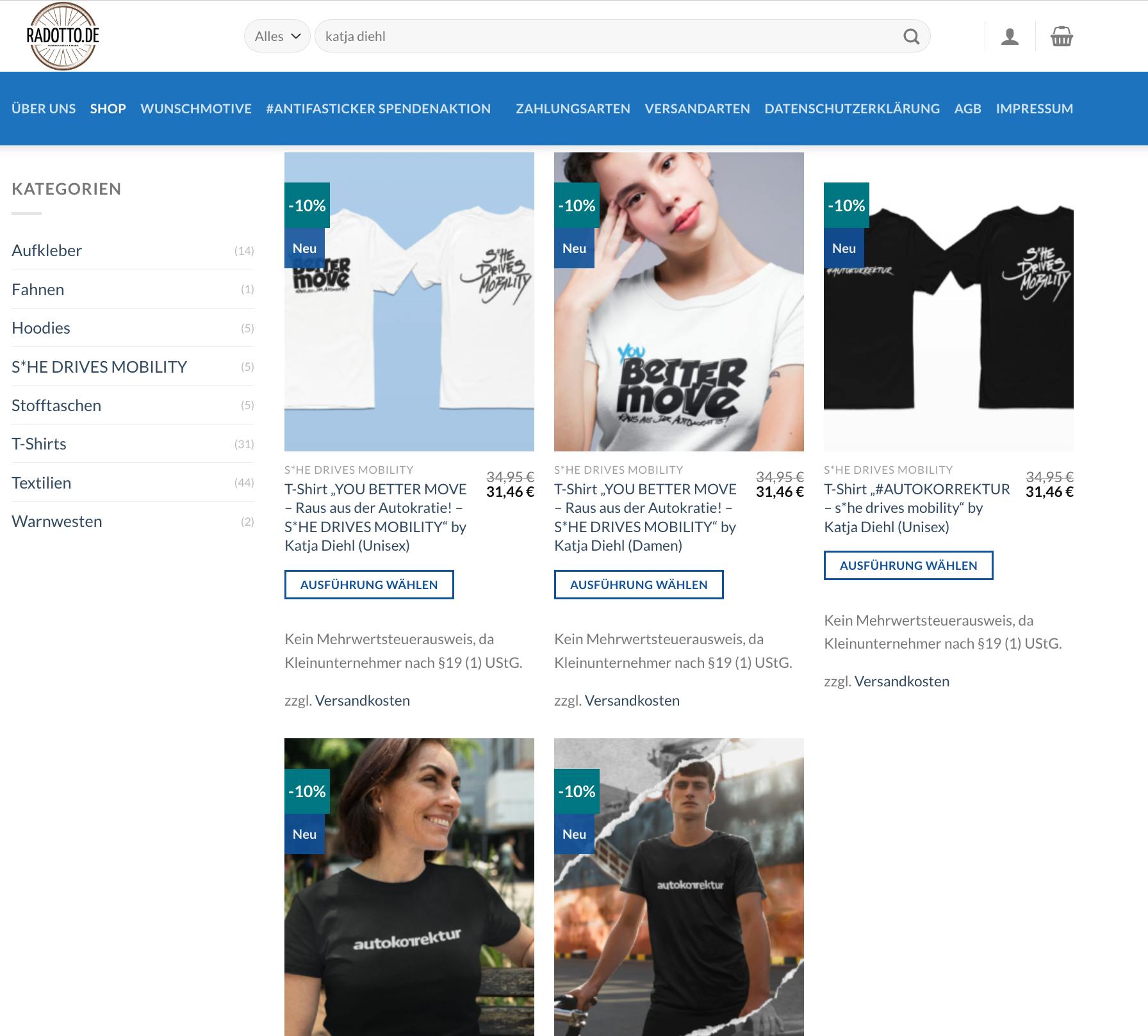 Screenshot der Seite von Radotto mit drei verschiedenen Ausführungen meiner AUTOkratie- und Autokorrektur Tshirts.