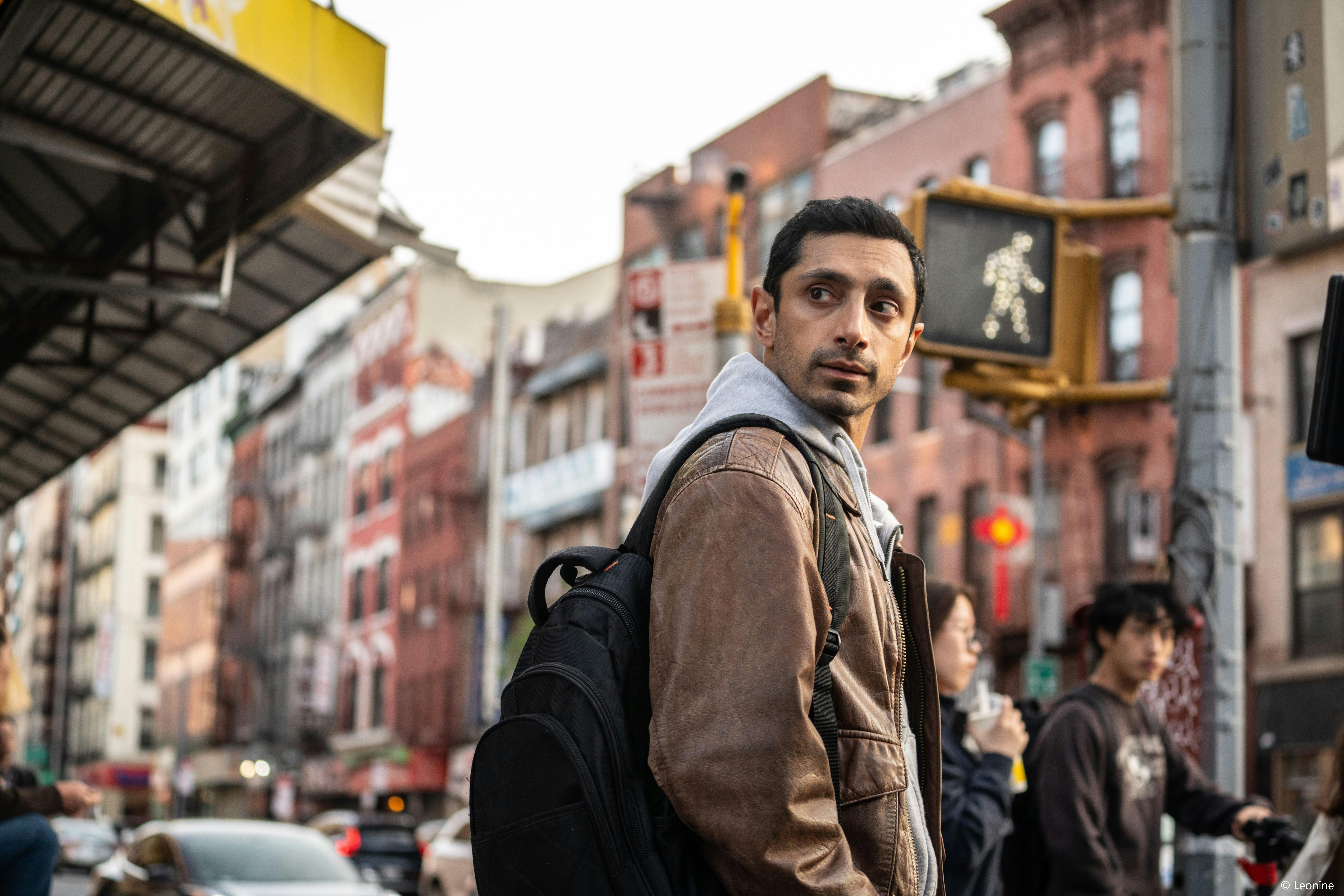 Ash (Riz Ahmed) ist ein absoluter Profi auf seinem Gebiet: Als „Fixer“ verhandelt er Deals zwischen Whistleblowern und korrupten Unternehmen // © Leonine