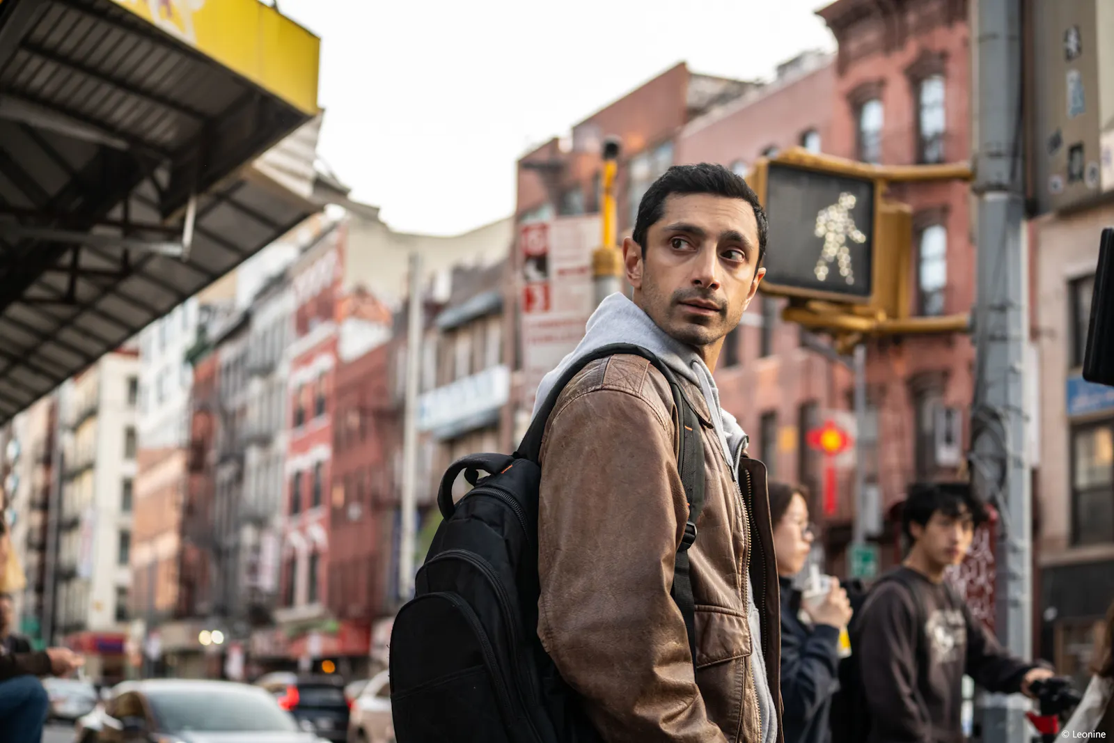 Ash (Riz Ahmed) ist ein absoluter Profi auf seinem Gebiet: Als „Fixer“ verhandelt er Deals zwischen Whistleblowern und korrupten Unternehmen // © Leonine