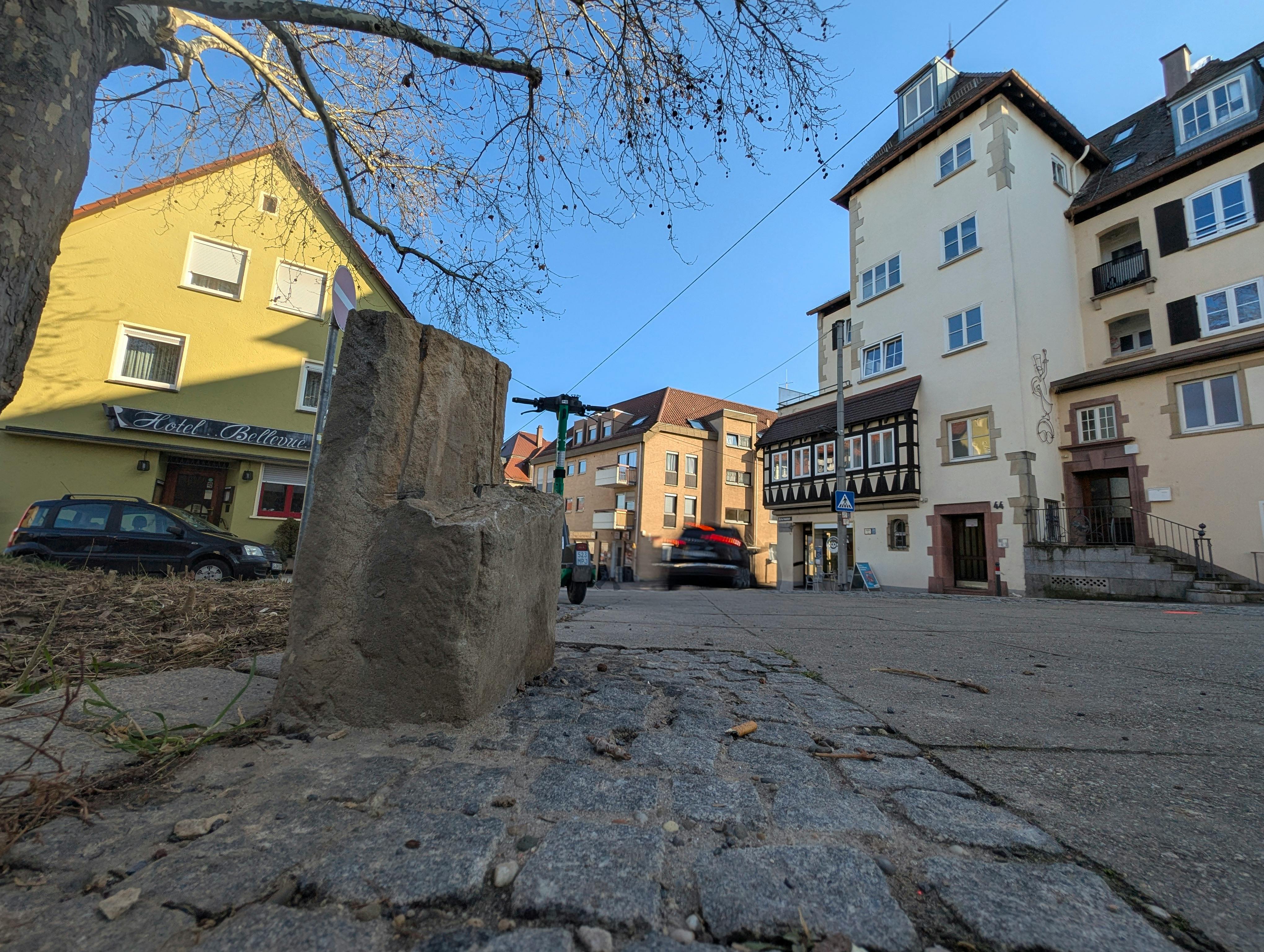 Das Sühnekreuz stand auf dem Sockel an der Ecke Hornberg-/Schurwaldstraße in Stuttgart-Gaisburg. Foto: Jürgen Brand
