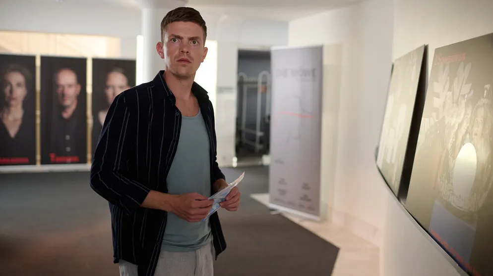 Kriminalhauptkommissar Kalli Hammermann (Ferdinand Hofer) entdeckt ein dunkles Geheimnis der Schneekönigin... // Bild: BR/Claussen+Putz Filmproduktion GmbH/Walter Wehner