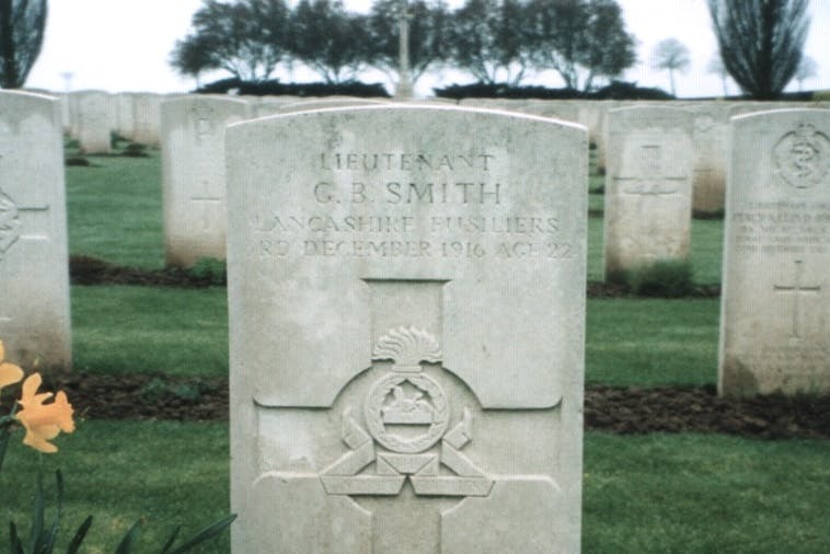 Geoffrey Bache Smith's grave at Warlincourt Halte British Cemetery, France. © John Garth
