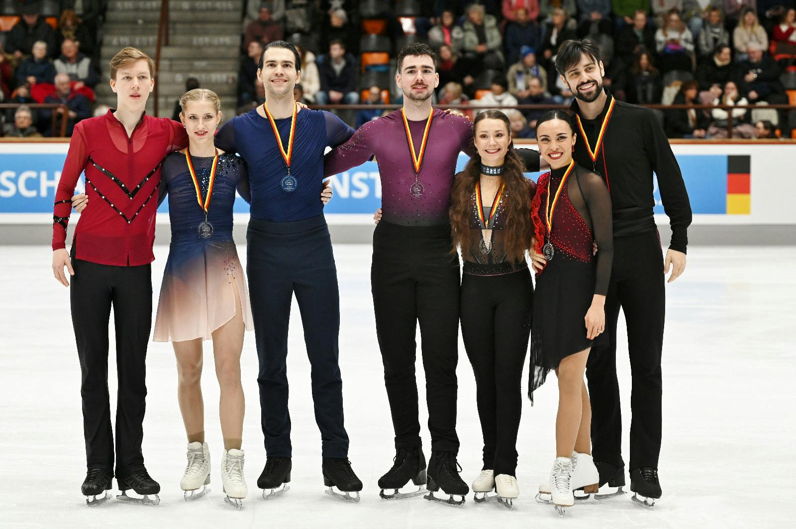 Die nominierten Eisläuferinnen und -läufer für die EM 2026
