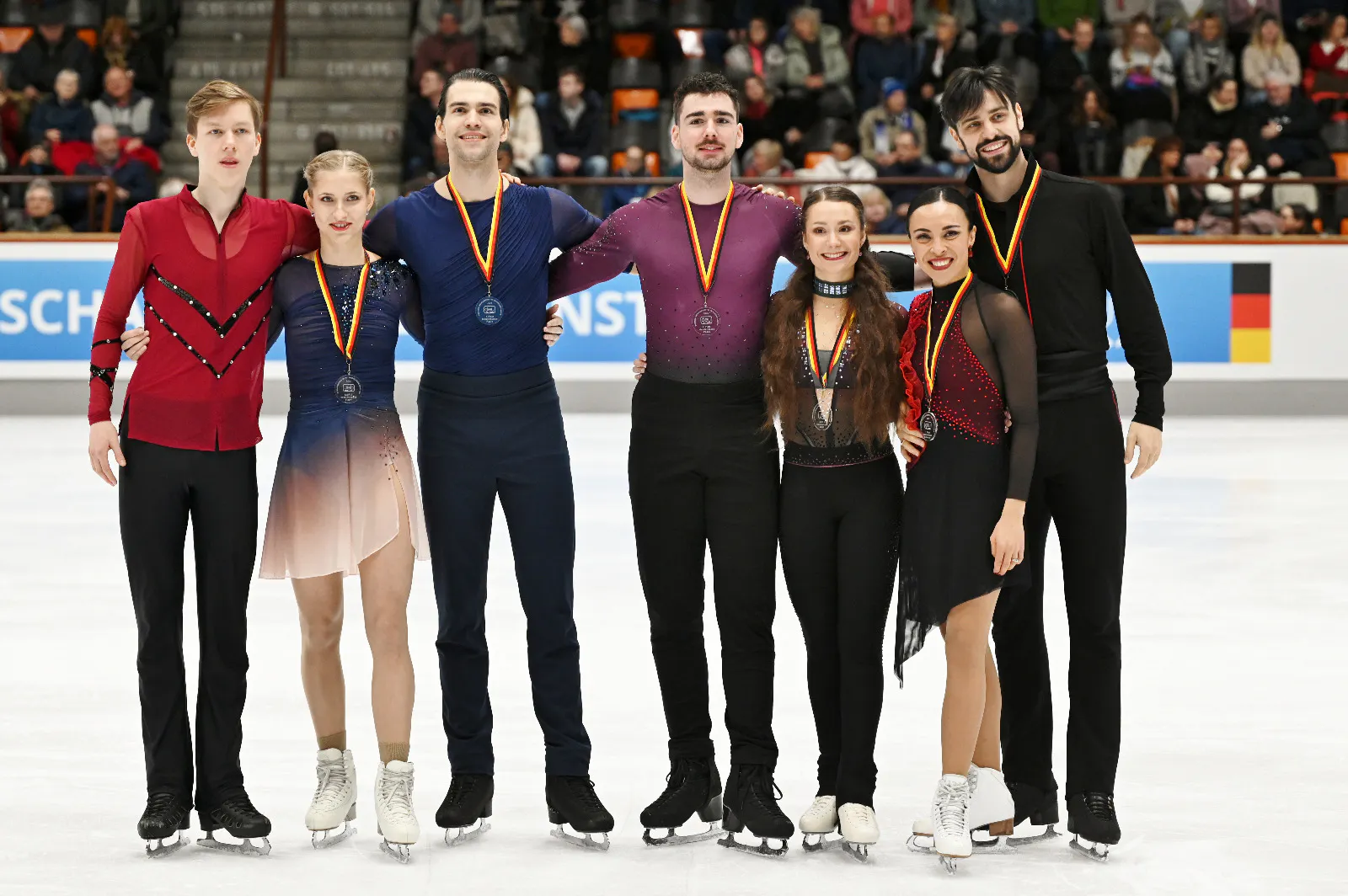 Die nominierten Eisläuferinnen und -läufer für die EM 2026