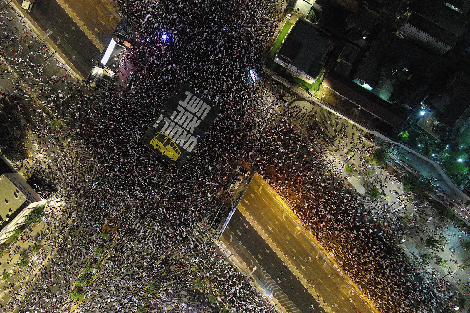 Lüftbild einer riesigen Demonstration in Tel Aviv.