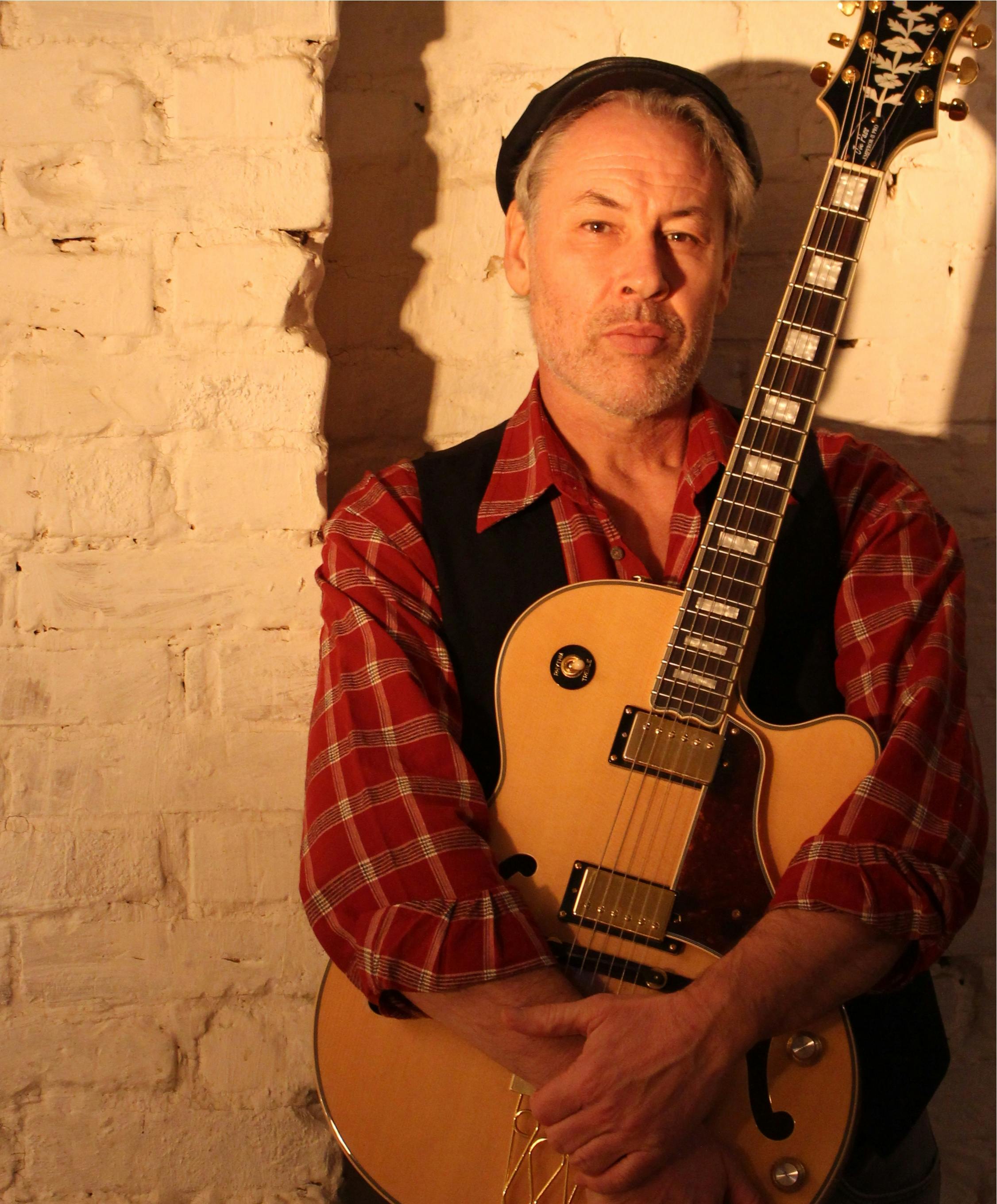 Philippe Huguet spielt am Freitagabend am Lukasplatz französische Chansons. Foto: Theater La Lune