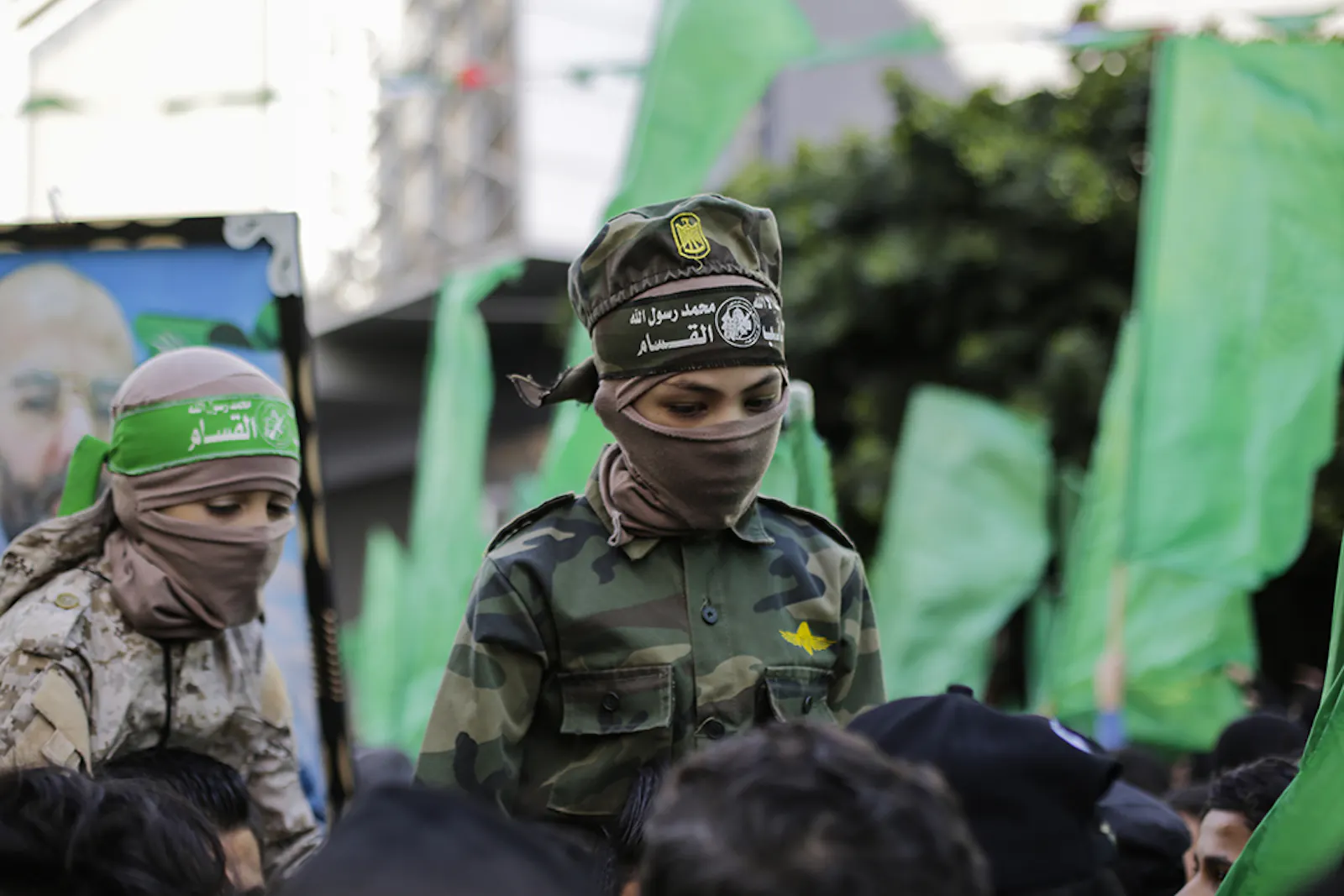 Als Attentäter ausstaffierte Kinder auf einer Kundgebung der Hamas