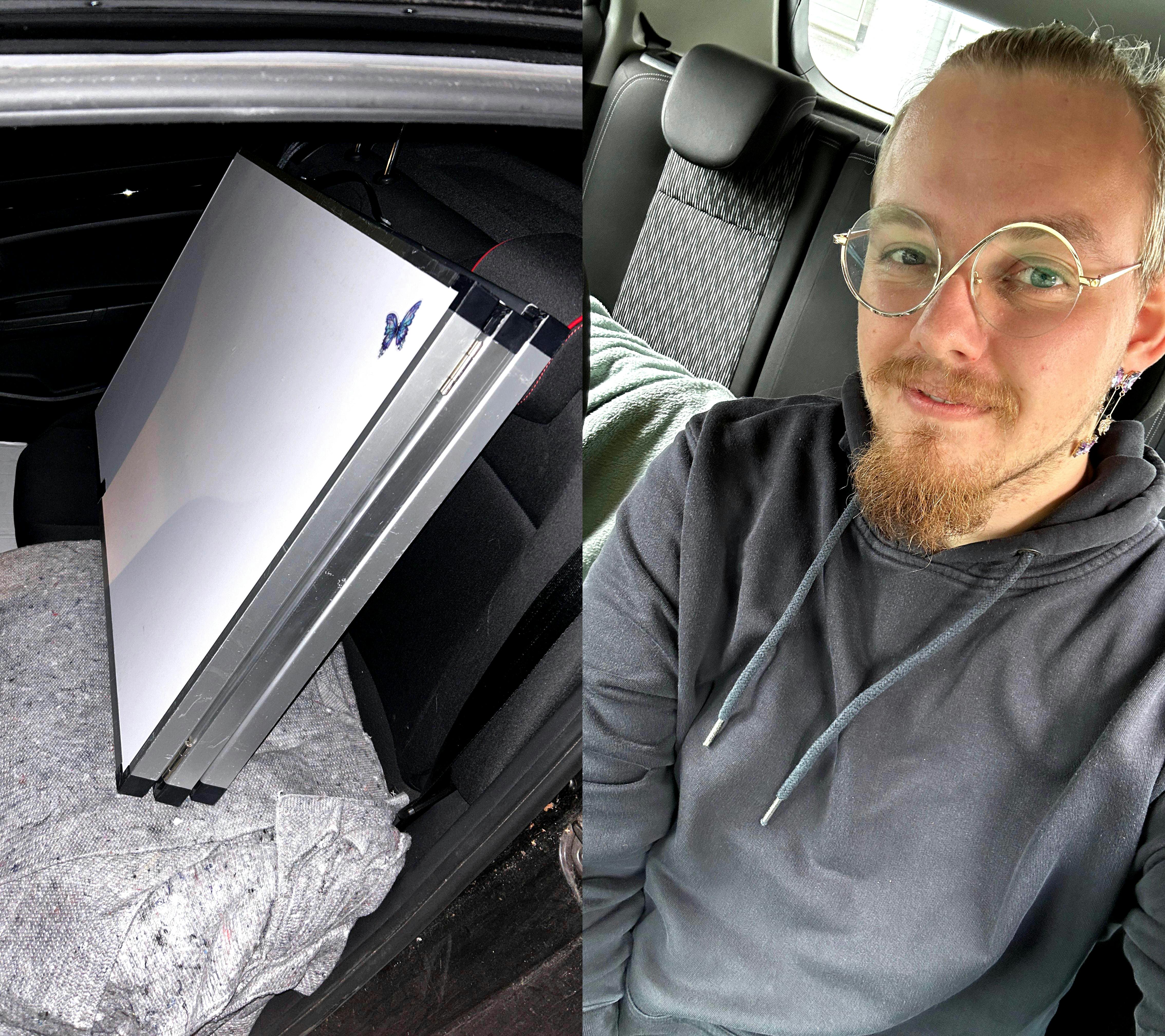 Bild 1: Ein Bild vom Tisch im Auto von Aylin. Bild 2: J, der sich bereit macht eine weite Reise mit dem Tisch zu unternehmen. Er sitzt in seinem Auto und lächelt in die Kamera.